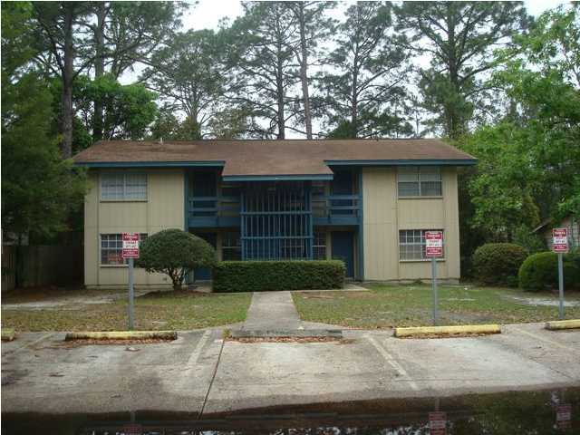 Quad-plex in St. Andrews. Units currently leased for $495 per month. Great cash flow property!