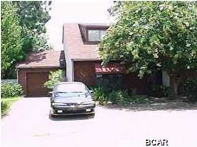 Very nice townhome with ceramic tile and carpet, open floor plan, breakfast bar, separate laundry room, 1-car garage, screened porch, deck on back, and privacy fenced back yard.