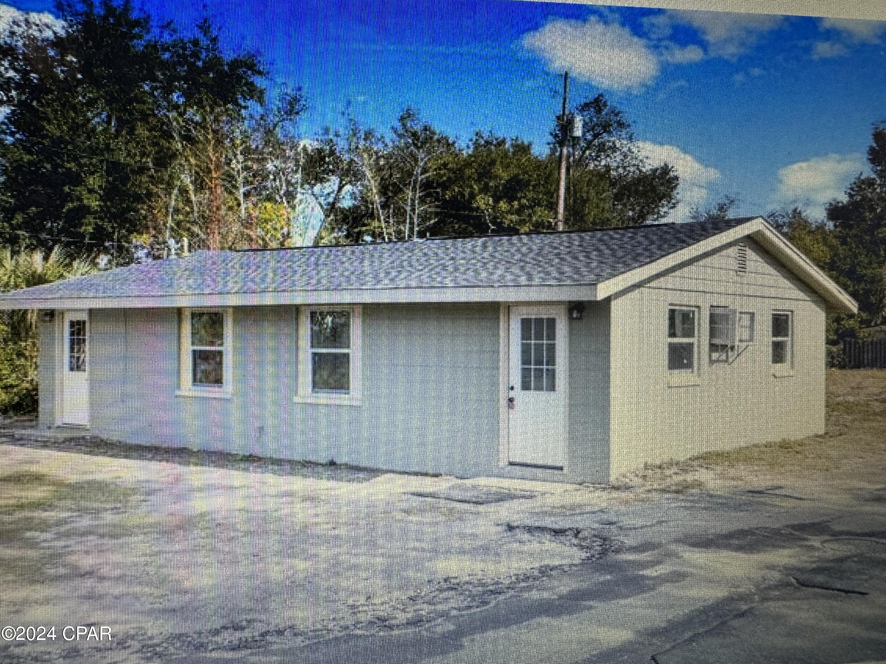 Nice 1 bedroom and 1 bath apartment very close to Tyndell Air Force Base for rent .New paint, bathrooms ,new flooring. Call today. Deposit same as rent .