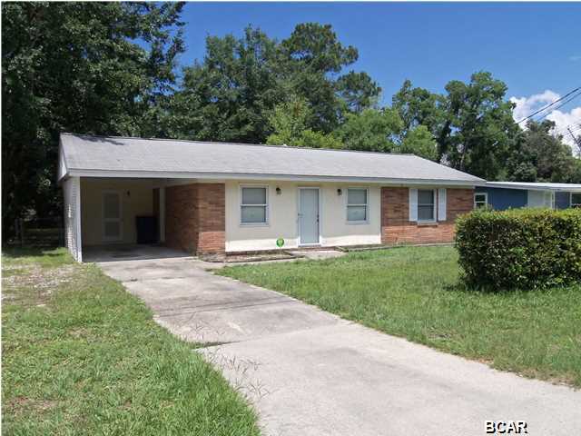 Excellent starter home for a great price! 3/2 spacious home with large den and nice backyard. Interior has been recently updated with new cabinets, new appliances, new tile and carpet with fresh paint. Features a 21x15 den with an enclosed back porch. Lots of house for the money. A must see in this price range!!!