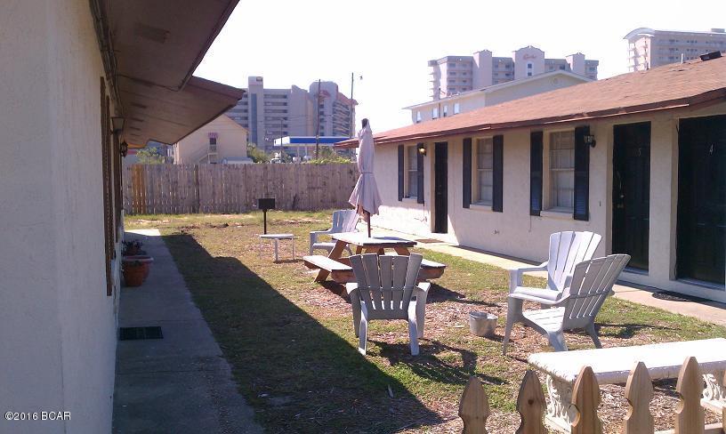 Great Triplex unit in the South Lagoon area just a few blocks to the beach. This unit is a 2 bedroom, 1 bath unit with tile floors.  No washer and dryer hook ups.