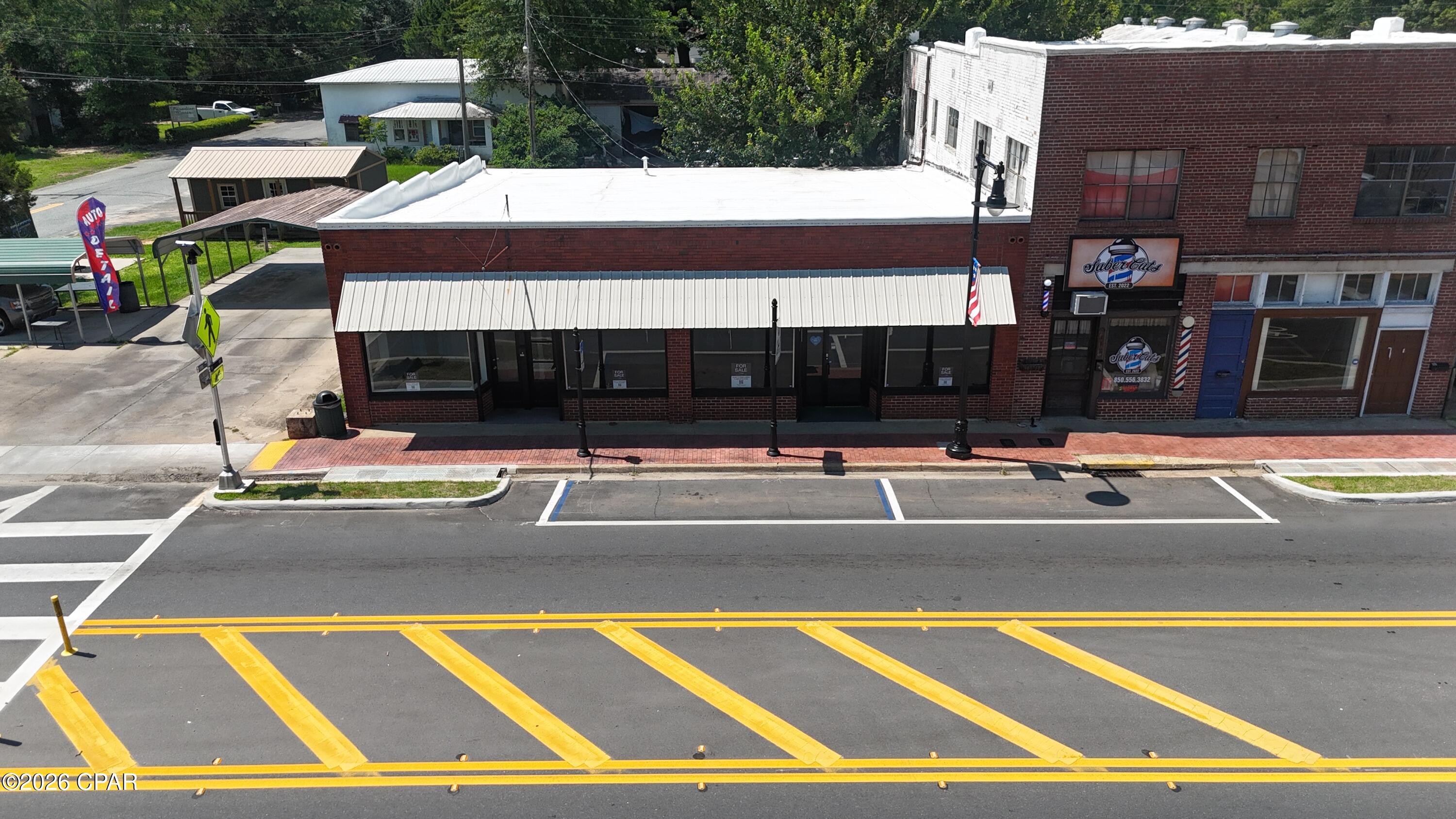 Great commercial space opportunity!

This building has the opportunity to have 3 or more businesses or 1 large business inside. Perfect location downtown and across from the Post Office. Lots of new features included already. Don't miss your chance!