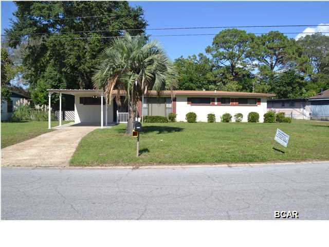 BRAND NEW ROOF INSTALLED 10/18/2014. If you have been looking for a large home with many multi-use rooms, look no further, this home is for you. Featuring 4 bedrooms, plus a bonus room (previously a garage) with its own entrance that could be used as a 5th bedroom or game room, playroom, or even easily converted back to a garage. There is a formal dining room, plus a breakfast area, full kitchen with a designer pantry, a living room, and a den. This home has just gone through probate with all paperwork clear and can close quickly. You have heard the phrase many times ''this home has good bones'', that is this home. It needs a little updating, but is solid. The heating and air conditioning unit is serviced regularly and has a maintenance agreement, the home carries a termite bond, there