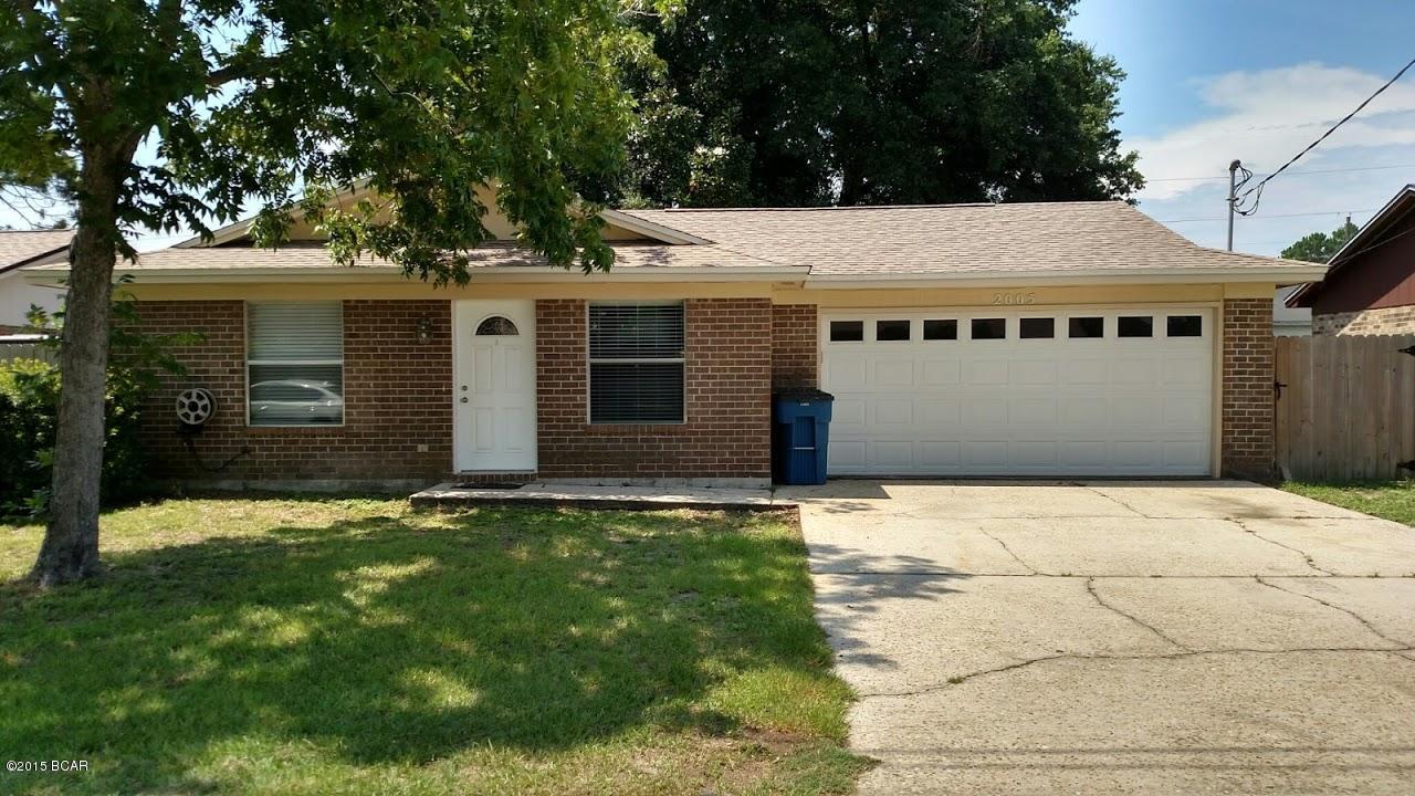 This is a nicely remodeled 3 br/2ba home, close to the colleges, town, shopping, medical, restaurants and easy access to the Beach.  The current owners have made many improvements during their ownership including a new roof with architectural shingles in 2012, updated the plumbing (including water heater) in 2012, new garage door, all interior doors in 2012, bathrooms remodeled in 2014, New HVAC unit in July of 2014.  Additional attic insulation in Feb 2015.  Make your appointment to look at this one today!