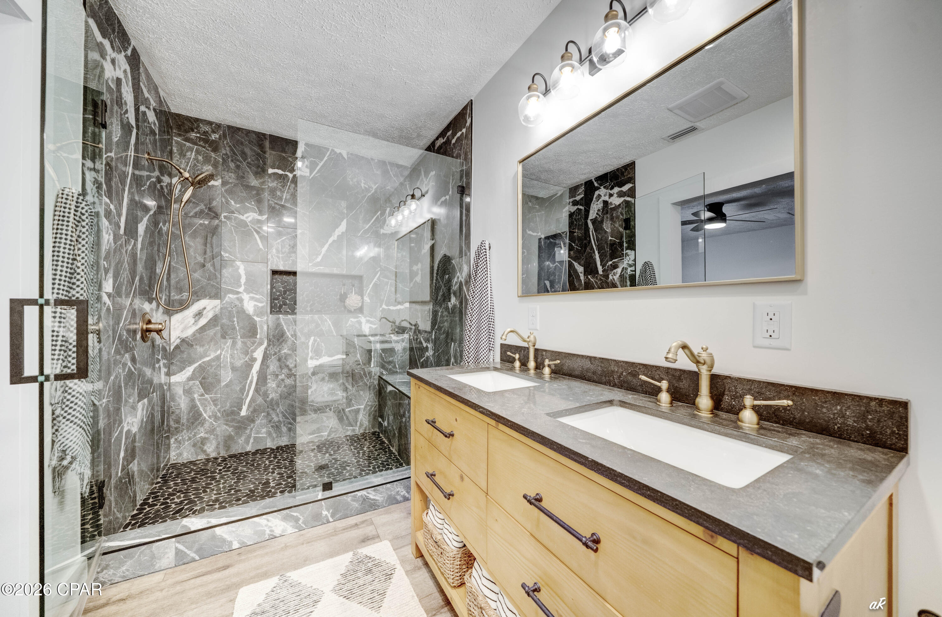 Venetian Villa 1st Add Replat - Residential