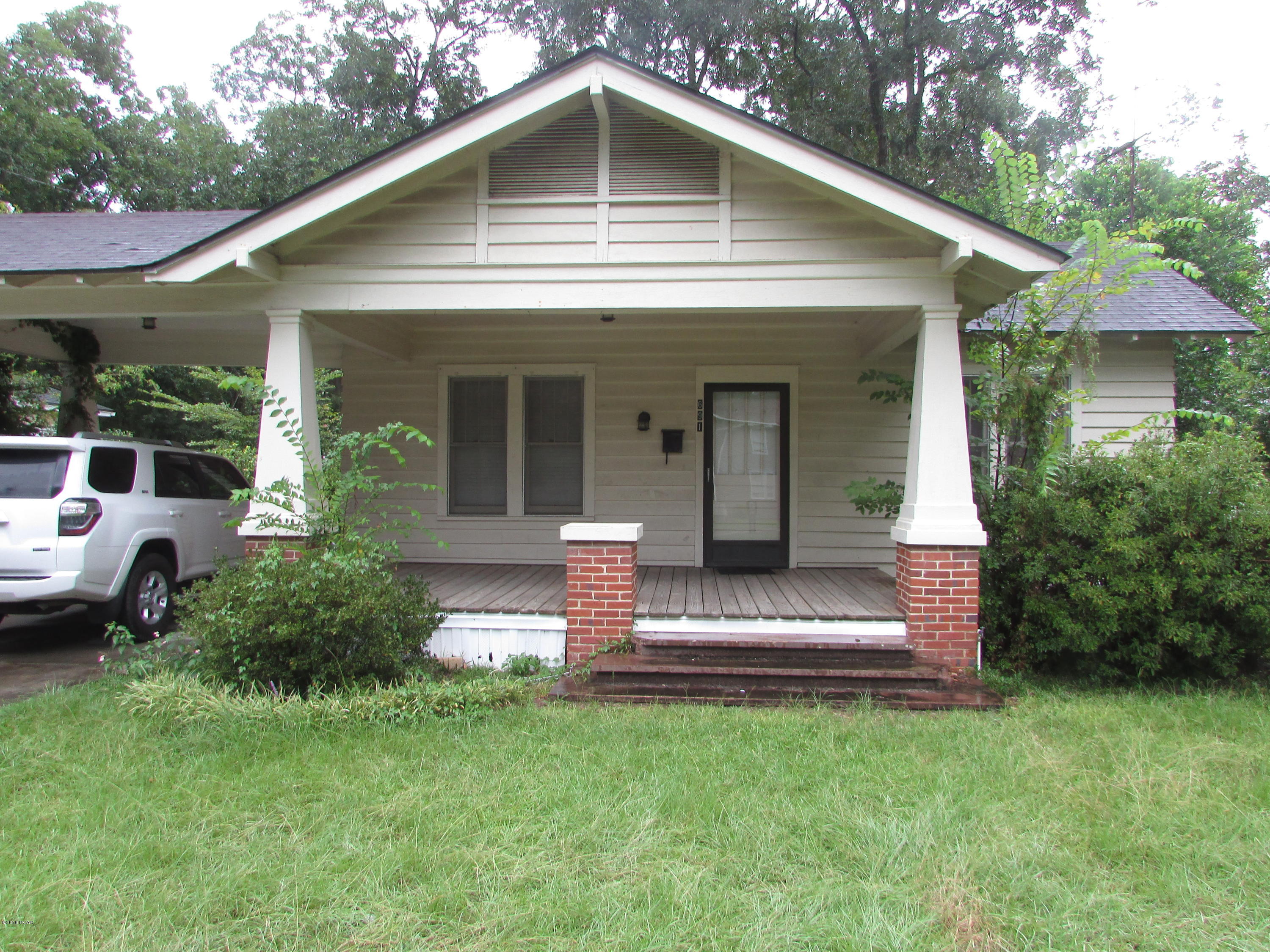 Great 2 Bedroom 1 bath home located in Chipley City Limits. Beautiful hardwood floors, Covered Front Porch, Attached carport. Home is ready and waiting for your family!! Call today before this home is gone! T