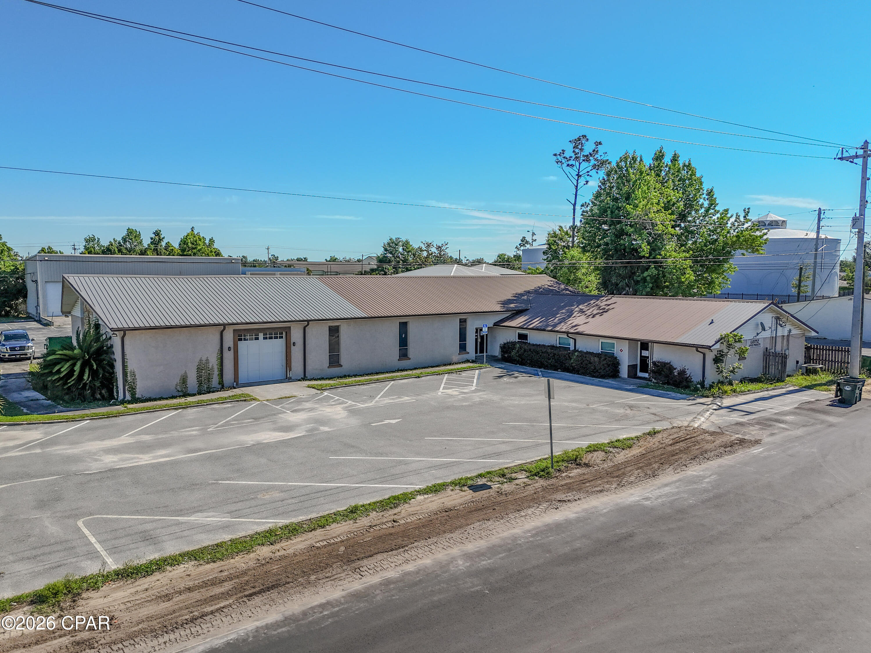 Super location in the heart of Lynn Haven and only one parcel off Hwy 77 (Ohio St). Very nice large 'open' office area with kitchen, and large ft. ceiling warehouse. Perfect for a distribution company, office with large staff, or a church.