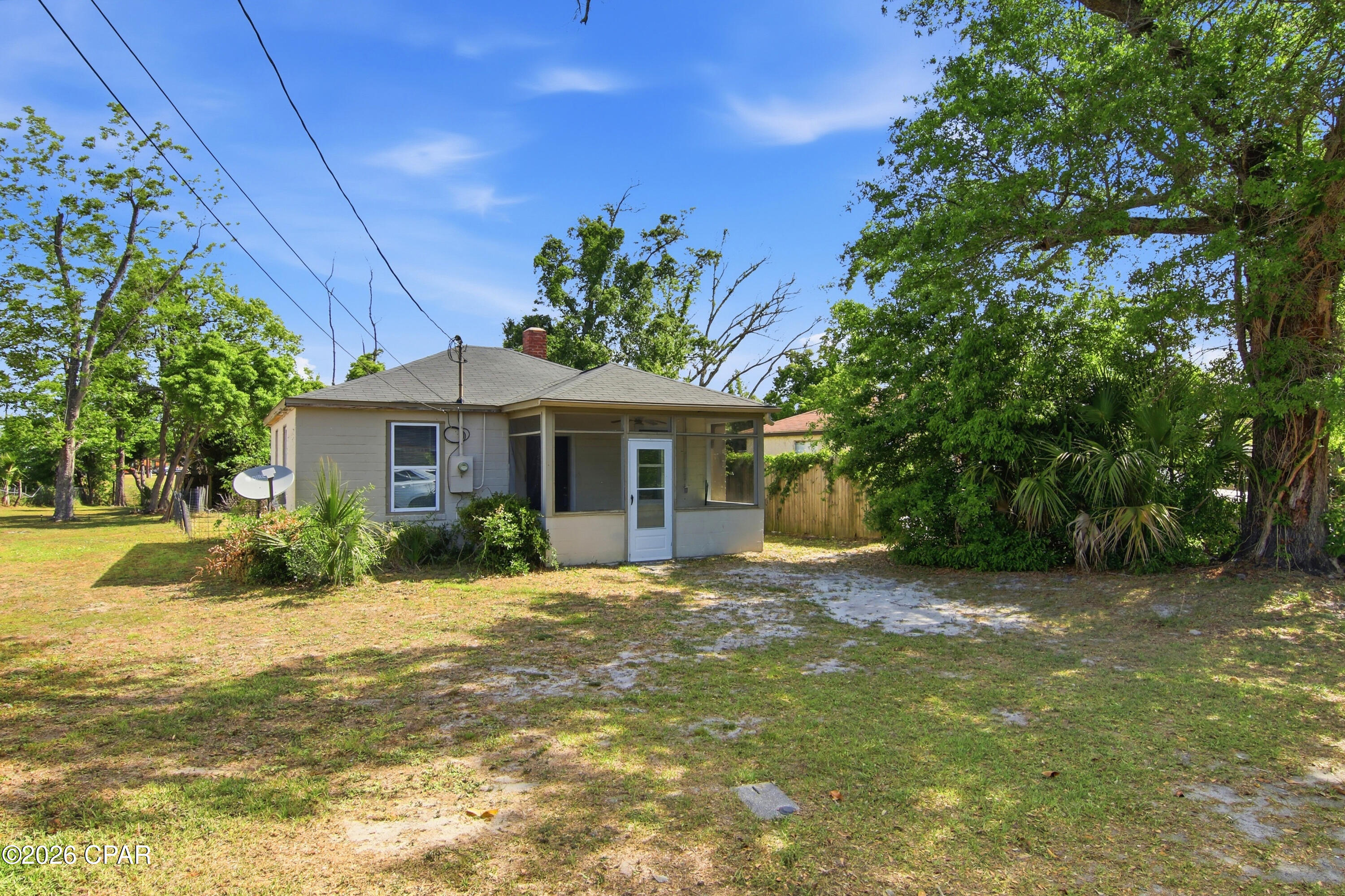 CURRENTLY UNDER CONTRACT, SELLER WILL CONSIDER BACKUP OFFERS - 
Clean and move in ready. A screened-in porch welcomes you inside to the living area; with the kitchen located to the right and two bedrooms and a bathroom are located to the left. The layout is simple and functional. Priced with today's market in mind, this home is full of potential. An ideal opportunity for a first-time buyer or an investor looking to add to a rental portfolio.