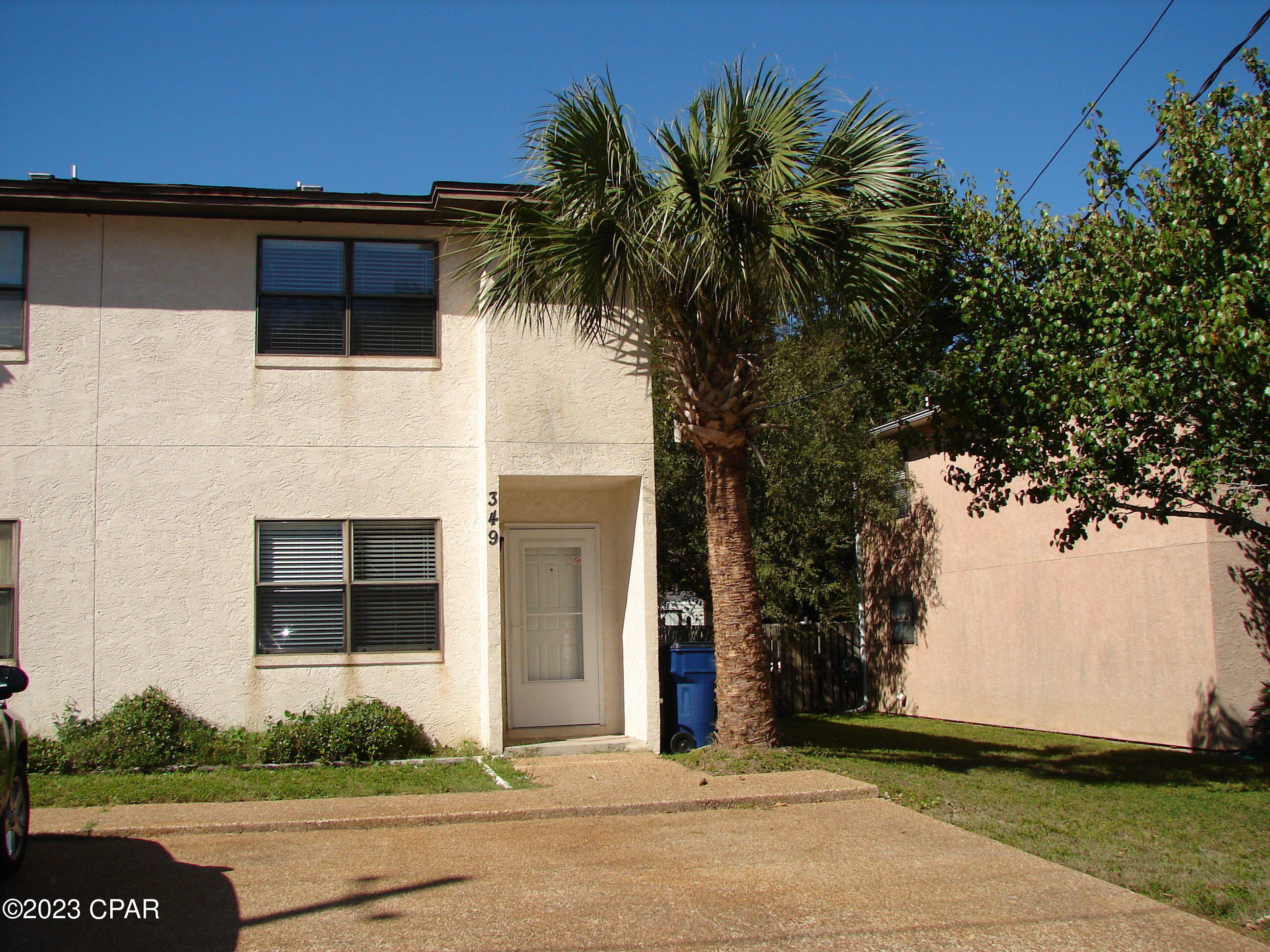 End unit town-home  convenient to the Cove with kitchen overlooking living room, washer & dryer hookups, large yard with patio, and large master bedroom.

*Owner will consider accepting Section 8*

*No pets*