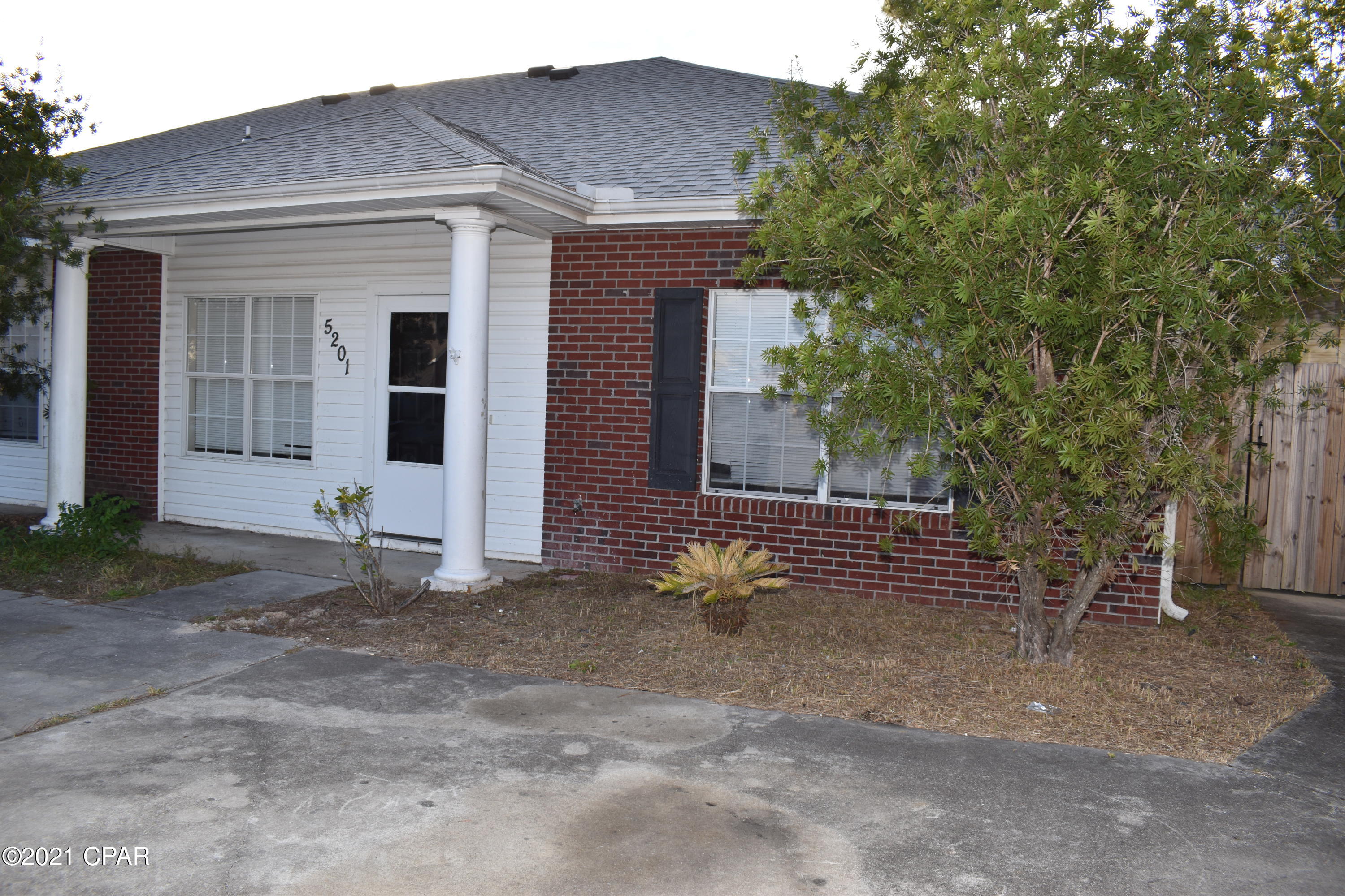 3 Bed 2 Bath townhouse off of Tyndall Parkway. End unit. Backyard is fully fenced, with small patio space, and firepit. Washer/Dryer hookups. Pet friendly with $200 non-refundable fee per pet. 

To view inside visit our website and submit your application. No application fee until you view and decide to move forward - then $30 per persons over 18yrs. Once your application is received and processed we will reach out to you to schedule a showing. APPLICATION IS REQUIRED PRIOR TO SHOWING.