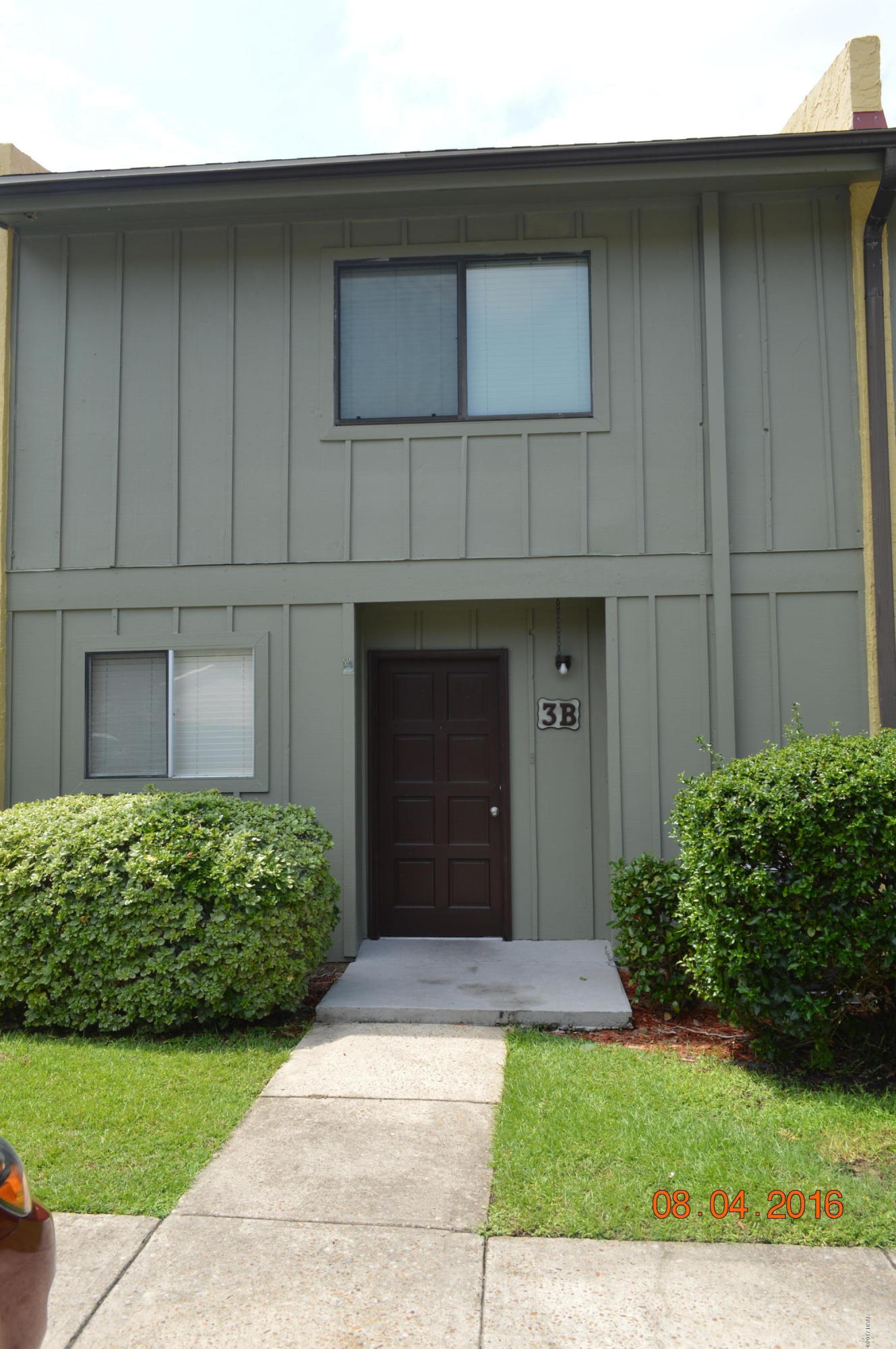 Cute 2 bedroom 1 1/2 bath townhome in Delwood Estates. Conveniently located near 23rd st, shopping, restaurants. Screened back porch. Dellwood community has pool, tennis court, basketball court. Pet negotiable with refundable security deposit of $250.00