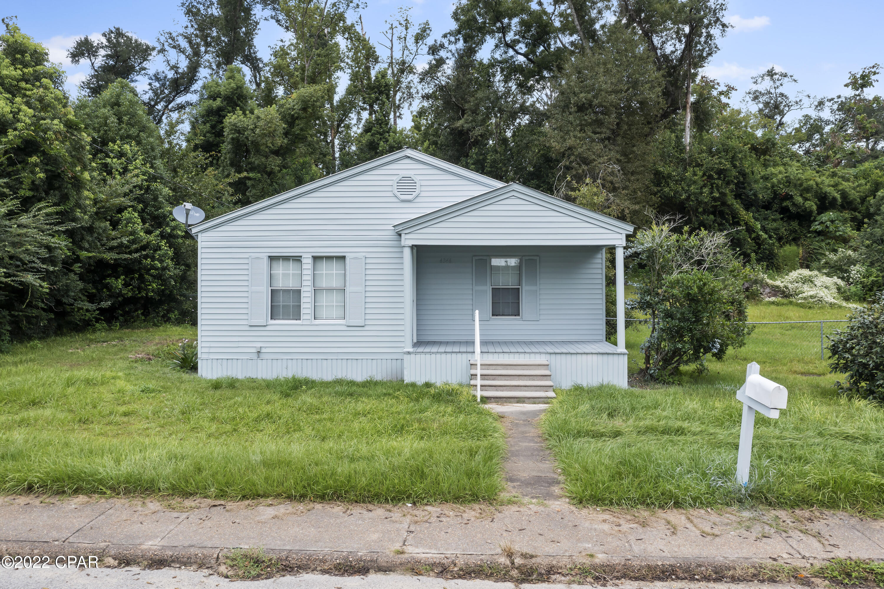 Beautiful remodeled 2 Bedroom 2 Bathroom single family home in Marianna Florida.



With over 1000 living sq ft this home has been tastefully remodeled. Boasting new Kitchen, 2 new bathrooms, new closets, new flooring and baseboards. Even new appliances will also be installed prior to closing for the new owner to enjoy.



The home sits on an oversized 0.55 acre fenced in lot plenty of room for entertaining the family and pets.



Don't miss out.