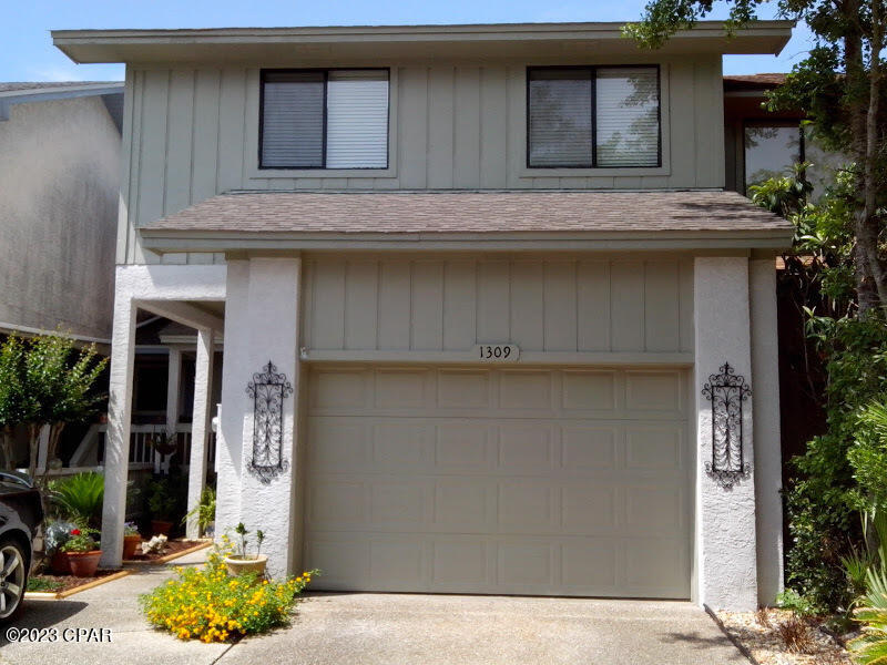 Waterfront, two-story townhouse with fireplace, kitchen features a breakfast bar, laundry room equipped with washer and dryer connections, 1 car garage, and a back deck overlooking the water.

**1/2 off security deposit for active military**

*Dock access*

*Small pets under 25lbs and owner makes the final decision*