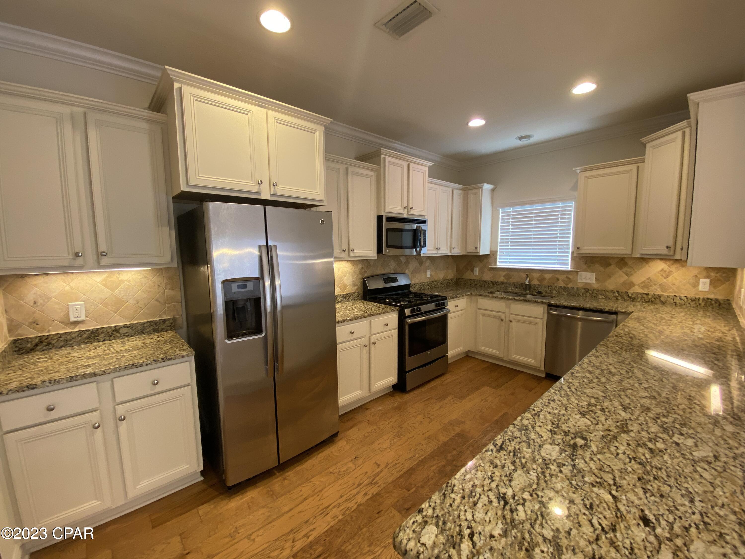 Magnolia Bay Club - Residential Lease