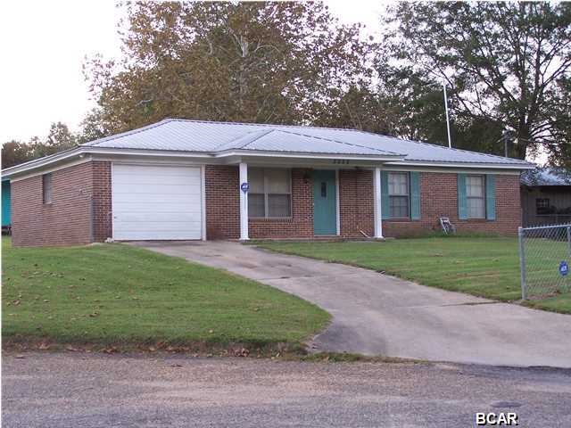 This is a nice well maintained home located in a quiet subdivision just outside the city limits. This 3 bedroom 1.5 bath is ideal for the first time home buyer. This house also sits toward the end of the cul-de-sac. I-10 and Hwy 79 is also easily accessible.