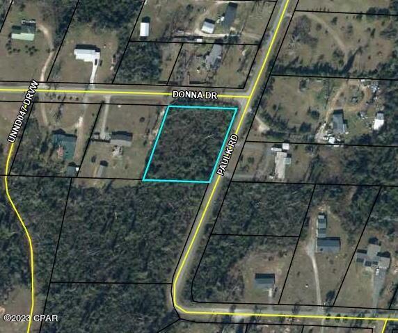 1.23+/- acre lot in the Odom & Paulk Subdivision. City water is available. Close to schools, shopping and restaurants.  According to Planning and Zoning modular homes are allowed.  Please verify during due diligence period.