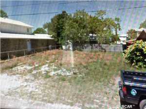 Laguna Beach: 1 1/2 blocks to the beaches of Panama City Beach and the Gulf of Mexico. This lot is approx. 49x65. Vacant, clear, high and dry. Survey completed on 11-7-14 will be given to new buyer w/ acceptable offer. Casa Place is a thru street from Front Beach to PCB Pkwy.