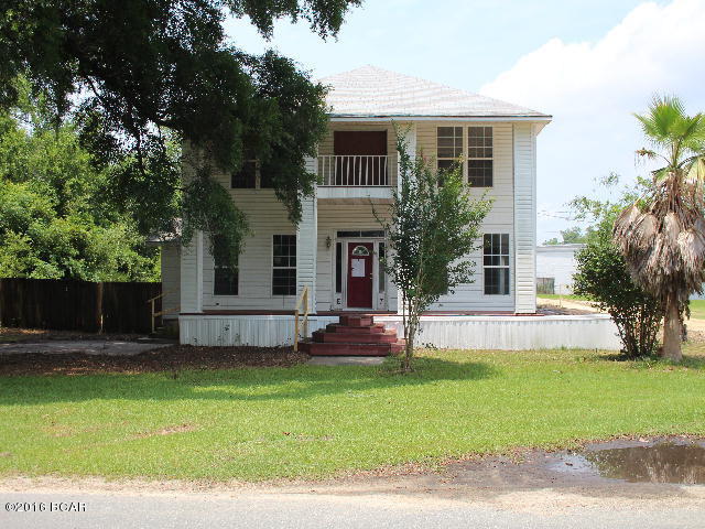 * PRICE REDUCED * What an awesome house! This would be the ideal property for a Bread and Breakfast! There are 8 bedrooms, 3 baths, a formal living room, formal dining room and large country kitchen. With a few renovations you will be in business! Sits in the heart of friendly country town where it is convenient to travel to all parts of northwest Florida, OR, it will be perfect for the large family with room to spare.