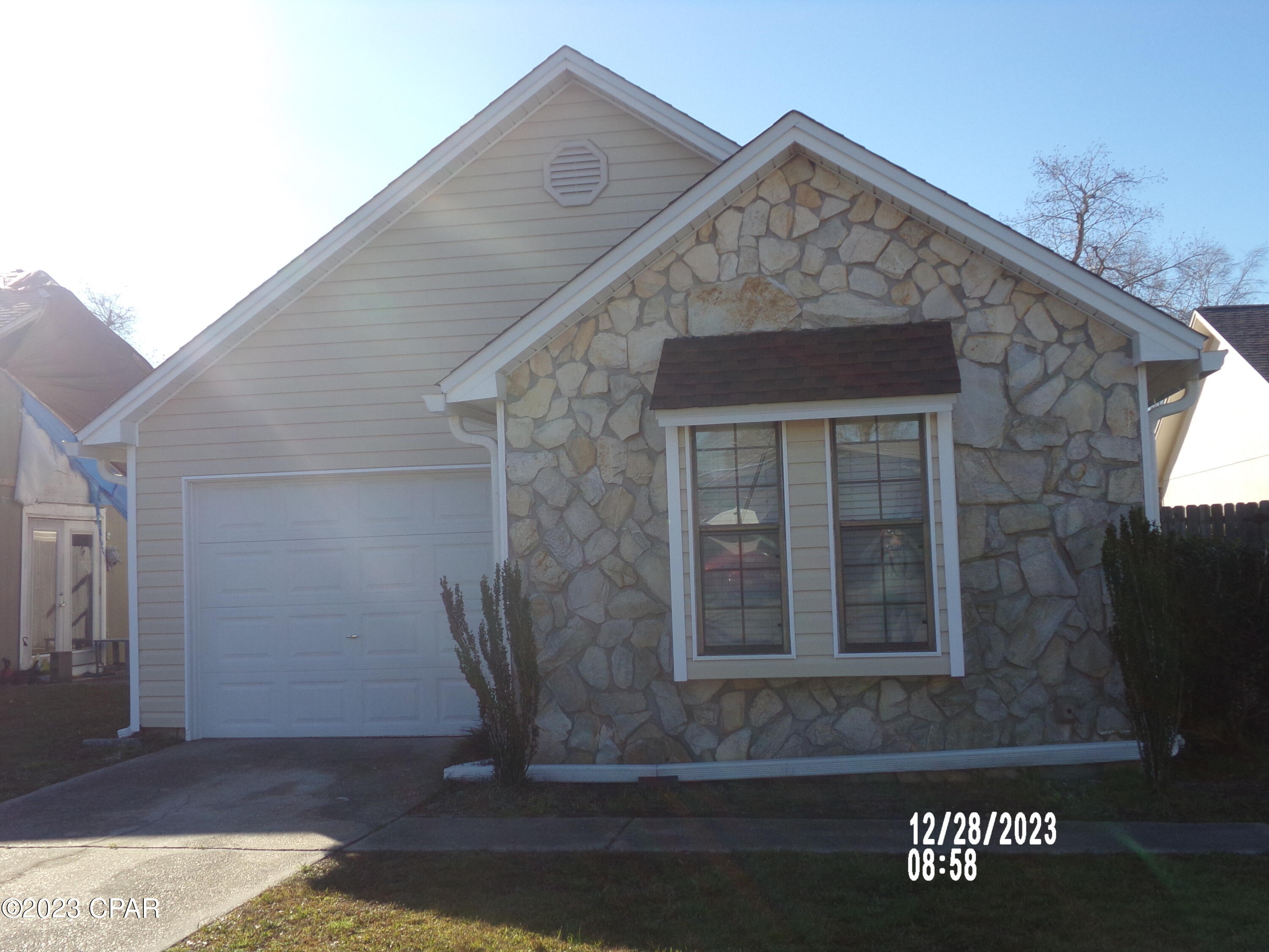 Recently updated 2bd/2ba home located within 10 min of TAFB and right in the middle of shopping, dining and schools. No pets allowed. Owner is also including lawn service for your convenience. Must have at least a 650 credit score to qualify.