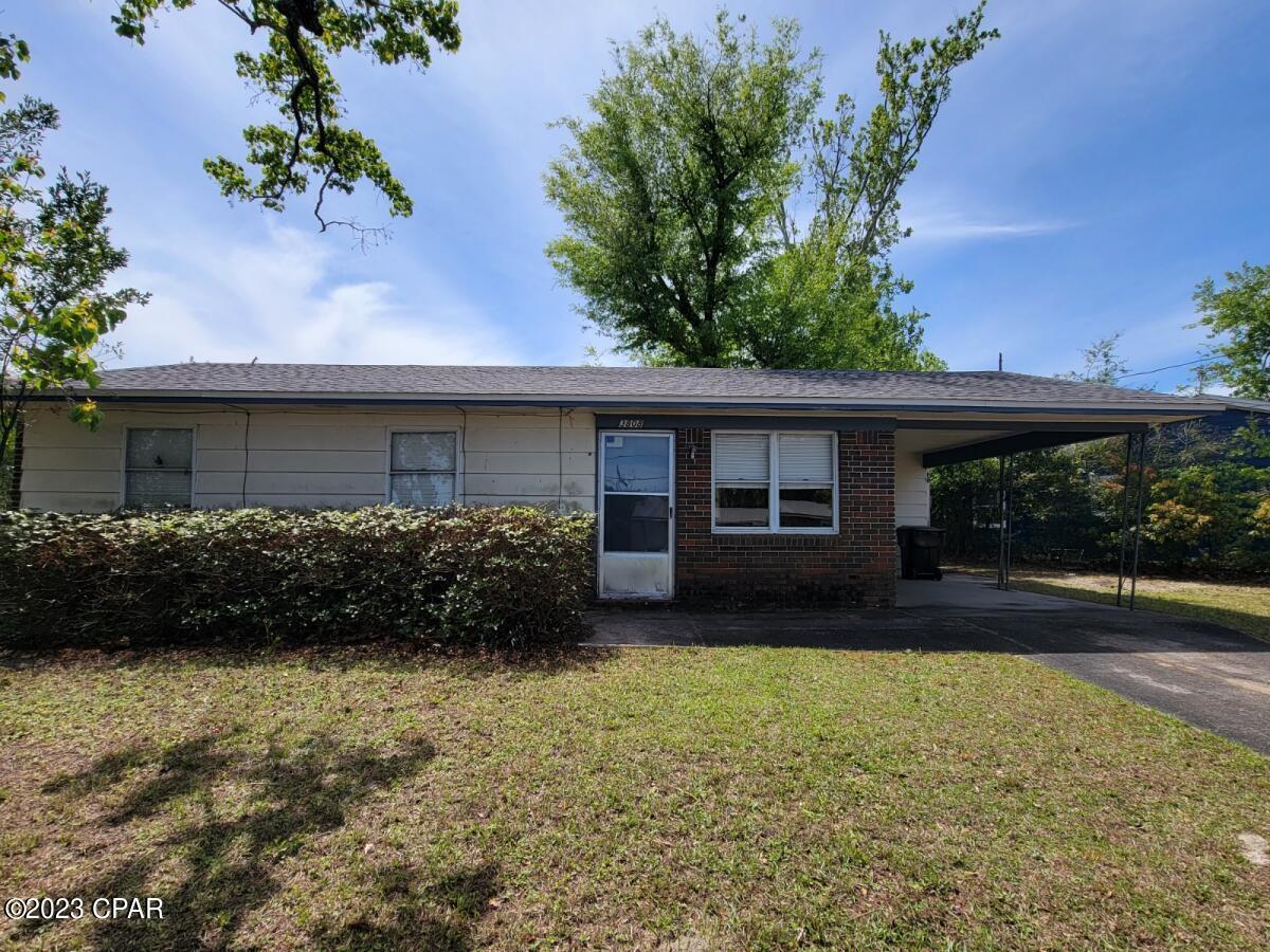 CURRENTLY UNDER CONTRACT, SELLER WILL CONSIDER BACKUP OFFERS' 

3 bedroom, 1 bath home with carport. The roof was replaced in 2019.  Needs some TLC, however has great potential for personal home, or investment property.