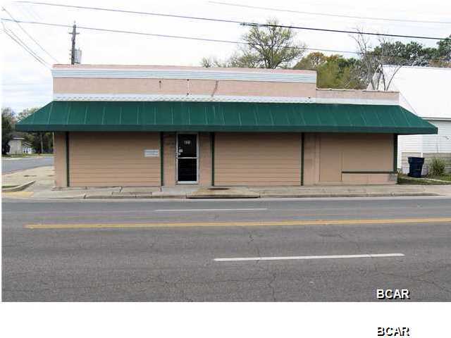 Great location downtown on corner lot. On site parking downtown. The space is segmented into waiting room/ reception plus has a storage and break room. Adjacent suite B is leased to EBAY retailer (no foot traffic). 30 days notice is requested to relocate current occupant.