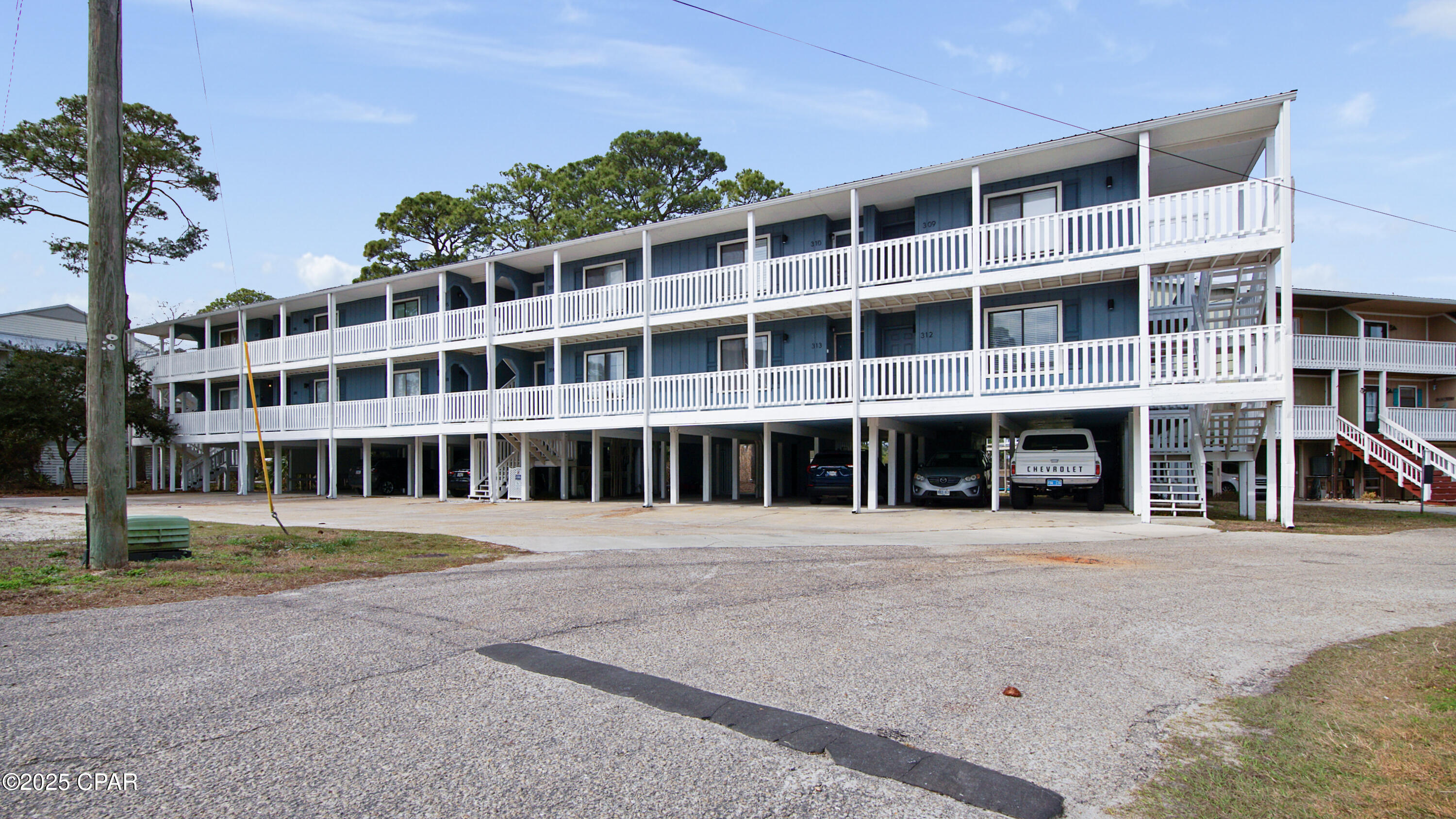 Fully Furnished 1-Bedroom, 1-Bath Unit in Pirates Cove (3rd Floor)


Welcome to this charming fully furnished 1-bedroom, 1-bath unit in Pirates Cove, offering waterfront living with access to a dock for fishing, canoeing, paddleboarding, and small watercraft.

Additional Features:
3rd-floor unit - No upstairs neighbors.
Dock access for fishing and water activities.
In-unit washer & dryer for convenience.

Tenant pays all utilities. -no pets-

This cozy unit provides a perfect blend of relaxation and adventure.