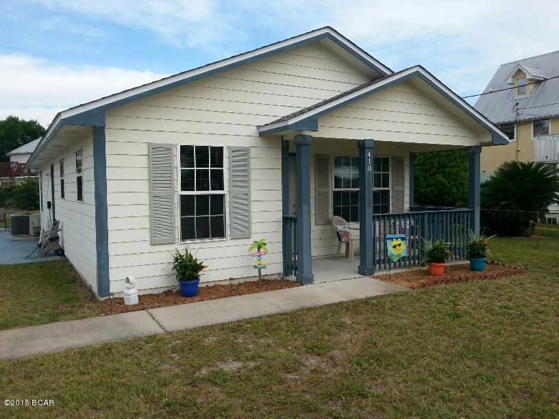 WOW---2009-3/2 HOME HARDLY USED. LIKE NEW

HUGE 75 X 150 LOT AND A WONDERFUL 2 CAR OVERSIZED DETACHED GARAGE/Workshop combo

782 sq. ft. Concrete block construction.

2 Blocks to Bid a Wee Dedicated Beach where you will have a Private Gated Entrance right across from Dolphin St.

Enjoy the Beautiful Emerald Green water and fluffy sand. The house is ready to go ! NO FLOOD ZONE ! Just bring your clothes and move right in. All sizes are furnished by builder plans, measure if important.