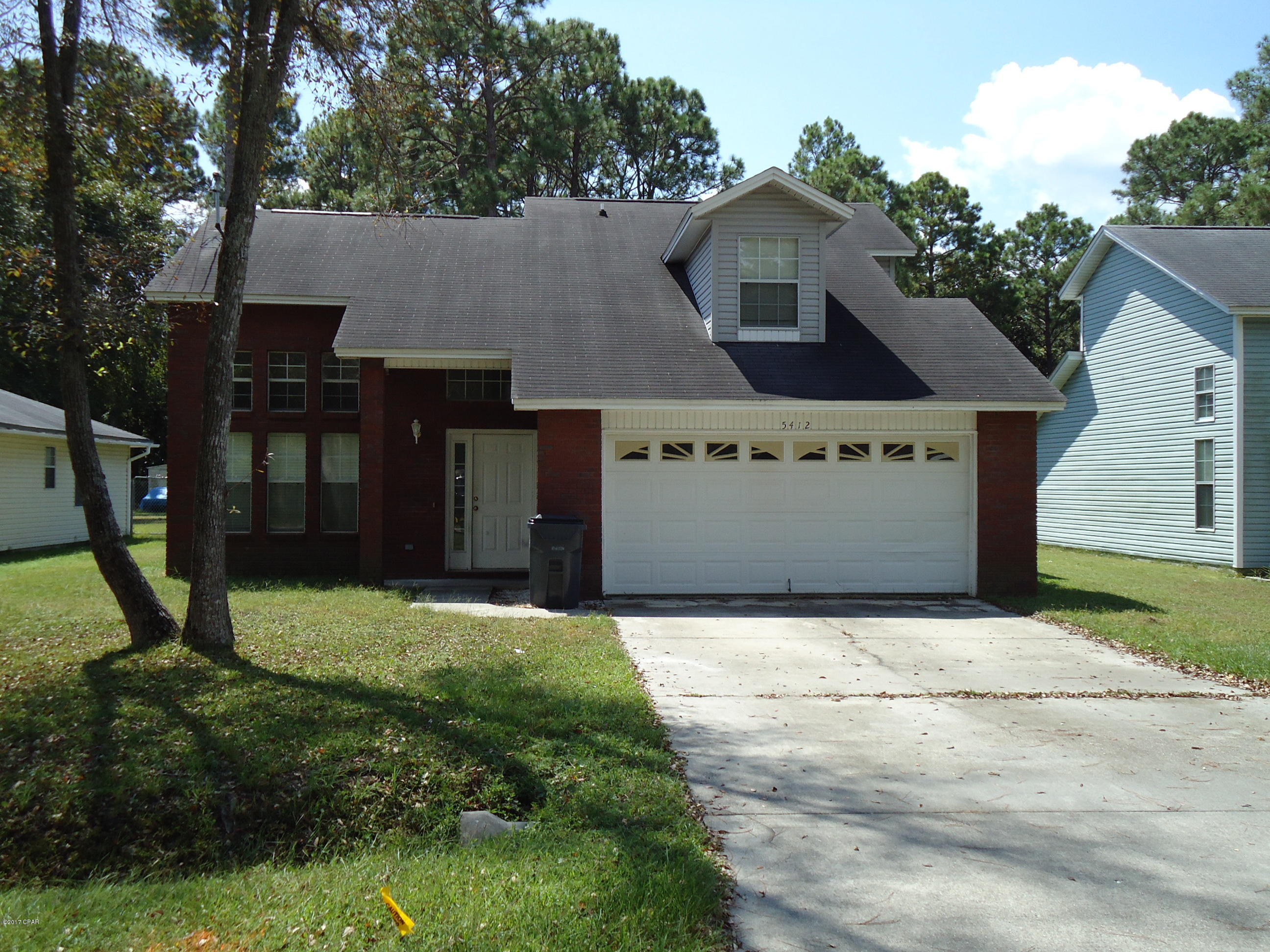2 story, 3 bedrooms with a loft for a bonus room.  The home with a nice backyard, 2 car garage, a good size kitchen, open airy floor plan, master bedroom downstairs, 2 bedrooms and a loft upstairs, and spacious interior. Great room has vaulted ceiling and many windows, lots of storage, convenient to Tyndall AFB.  1 small pet only subject to owners approval and no roommates. $500 off first months rent for active military members! 



All measurements are approximate.