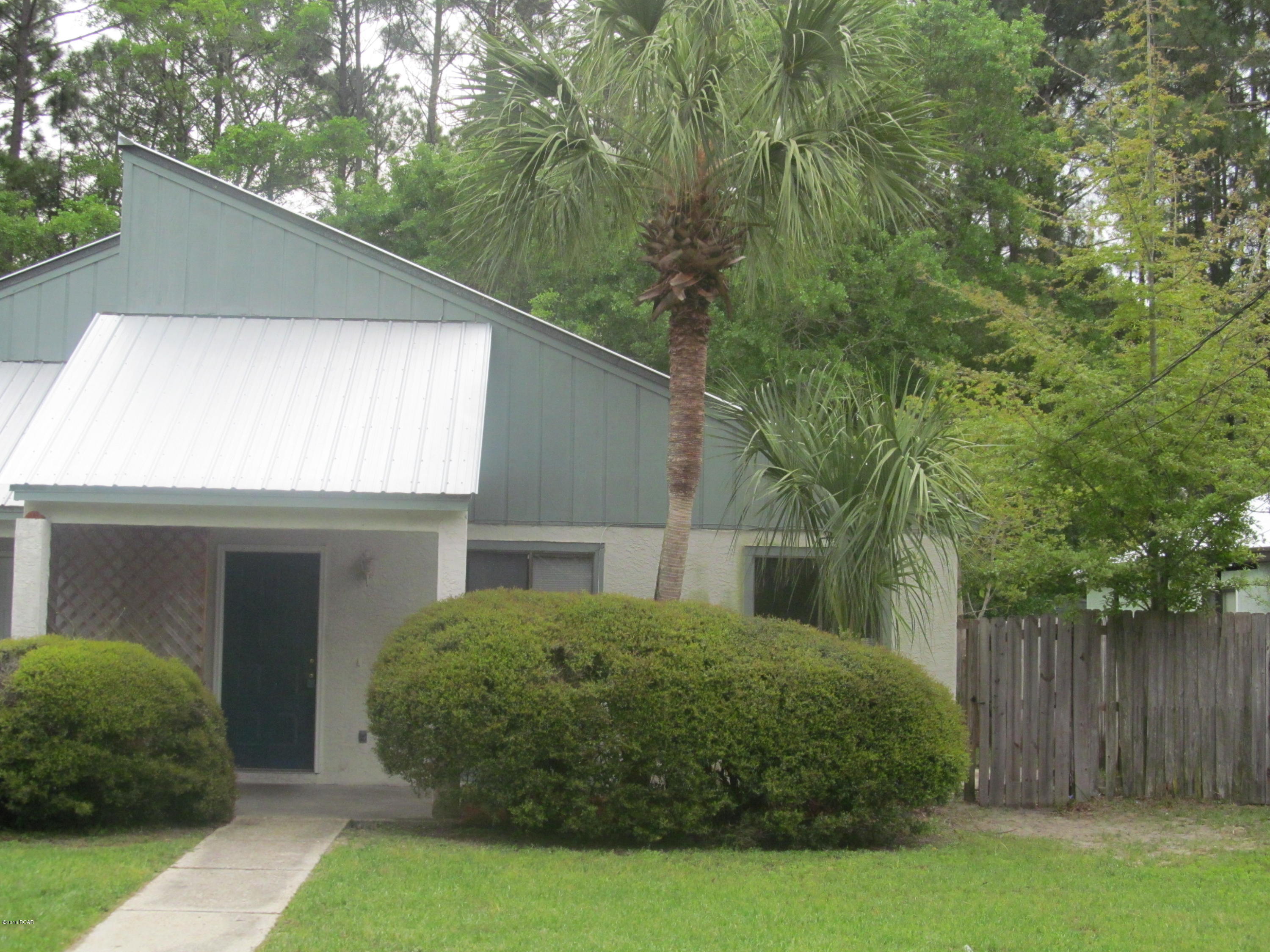3 bedroom 1.5 bath duplex with vaulted ceiling living room, kitchen/dine combo, W/D hookups and all electric.