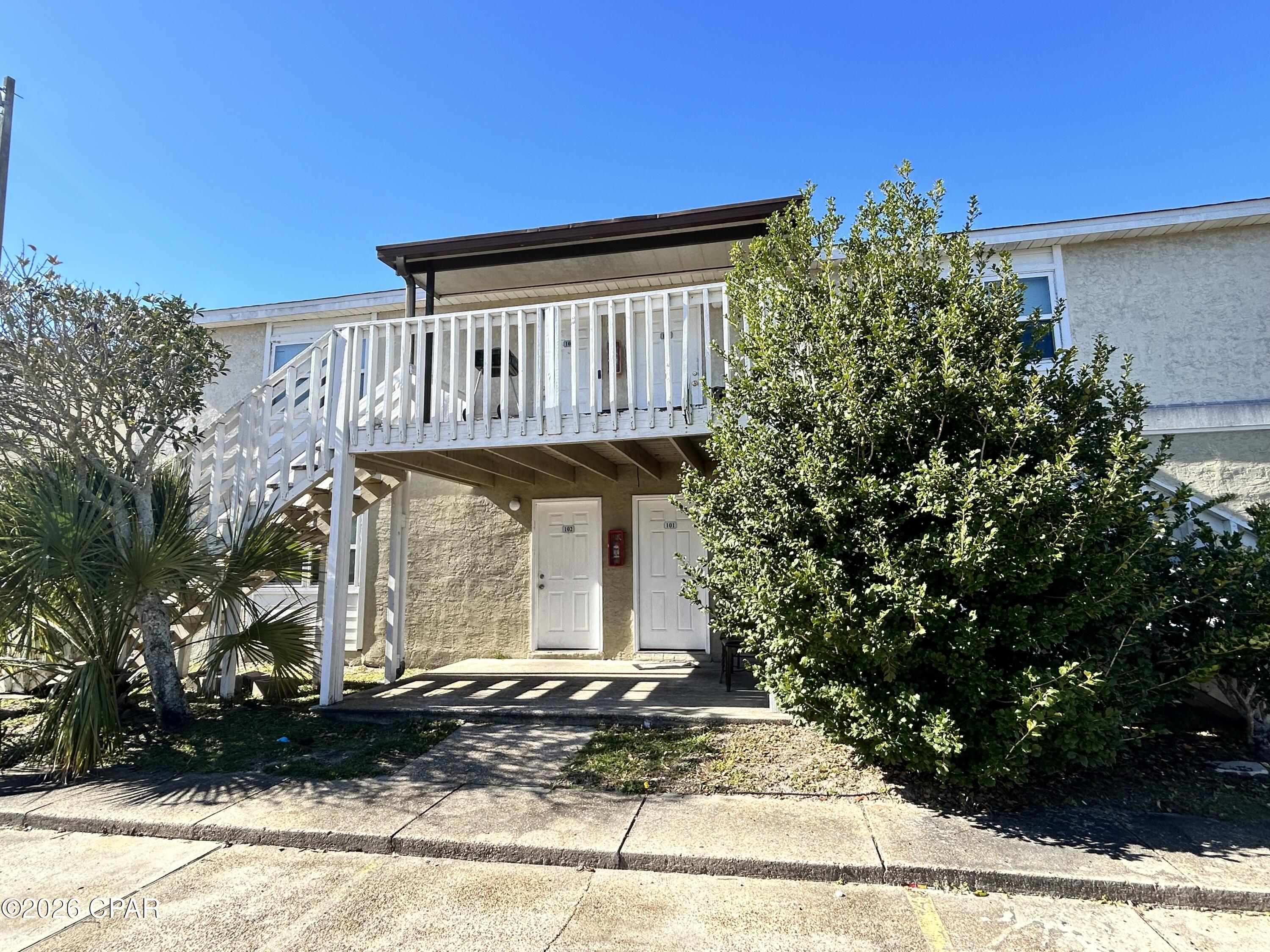 Spacious newly renovated 2 bedroom 2 bath quadplex 2nd floor unit centrally located in the heart of the much desired Springfield community. Updated fixtures, wood LVP throughout the entire home, spacious kitchen with a backsplash layout, washer and dryer hookup included.