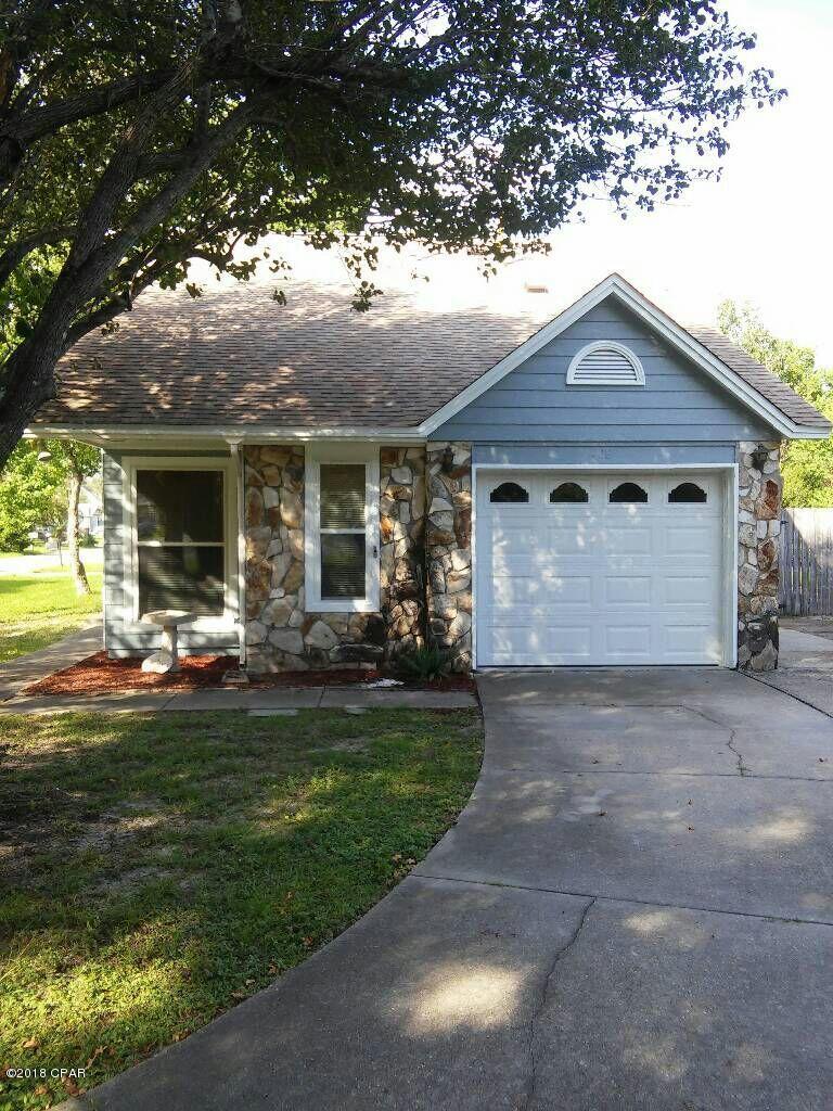 3 bedroom 2 bath home with 1 car garage.  This home features vaulted ceiling in the living area, wood burning fireplace, tile floors, split floor plan, large patio, 2 water meters, sprinkler system and large corner lot with privacy fence.  This home is electric with natural gas central heat and water heater.

Pet Negotiable 

(1-Small Dog under 20 lbs.)