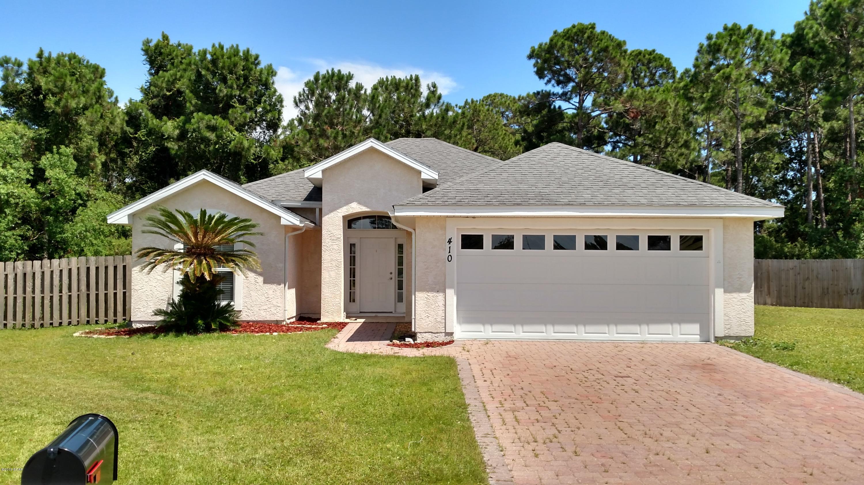 Available August 2016. Split-bedroom contemporary with fenced yard in the popular Hidden Pines subdivision. Home features new carpeting and interior paint throughout.  Walking in you have a tiled foyer open to the spacious living room, both with ten foot ceilings. Kitchen with large pantry is tiled and open to the living and dining areas. Master bedroom is roomy and bright with tray ceiling, large walk-in closet and ensuite with his and her vanities and separate shower and garden tub. Covered patio plus a large wooden deck in the fenced-in back yard. Home is at the end of a cul-de-sac and backs up to a wooded area. Laundry room and attached two car garage with brick-paved driveway complete the package. Your new home awaits. Pet friendly with approval and non-refundable fee.