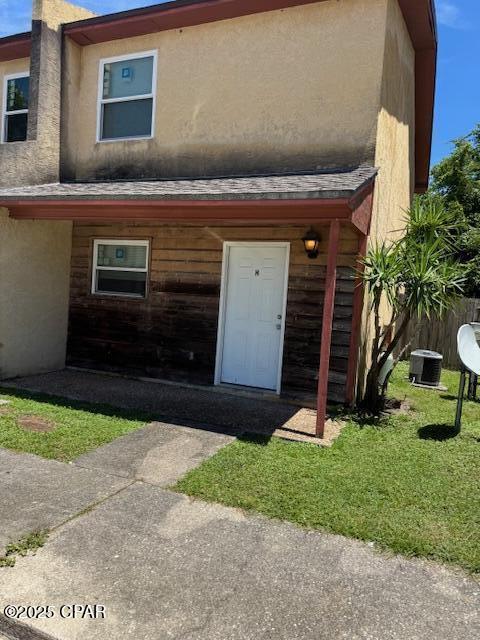 This 2 bedroom 1.5 Bath townhome is located close to Tyndall AFB. Move in ready.