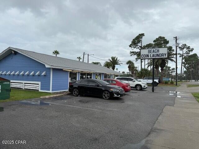 Prime location with well established coin laundry business. Currently ran as self service store but plenty of room to turn it into a full service laundry or linen service location.  New roof in 2019 and all new exterior hardi-board siding and paint in 2024.

Listing includes  real estate, building, all laundry equipment and goodwill. Food and game vending machines owned by others and not included in sale