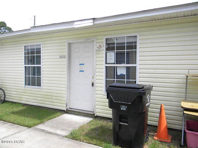 Newer 2 bedroom, 2 bath home close to the beach and Navy base, would make a great home or rental investment.  This is one you don't want to miss out on so call now.