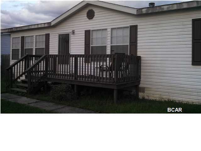 3 BR 2 BA Spacious doublewide ready for immediate occupancy. Located near the entrance of Sweetwater Village on cul-de-sac. Spacious kitchen with breakfast bar. Large family room with wood burning fireplace. Large master bedroom with walk in closet and adjoining master bath with garden tub, double sinks, and separate shower. Spacious laundry room. Paved streets. Sweetwater Village features 2 pavilions for BBQ's, 2 lakes and large playground.