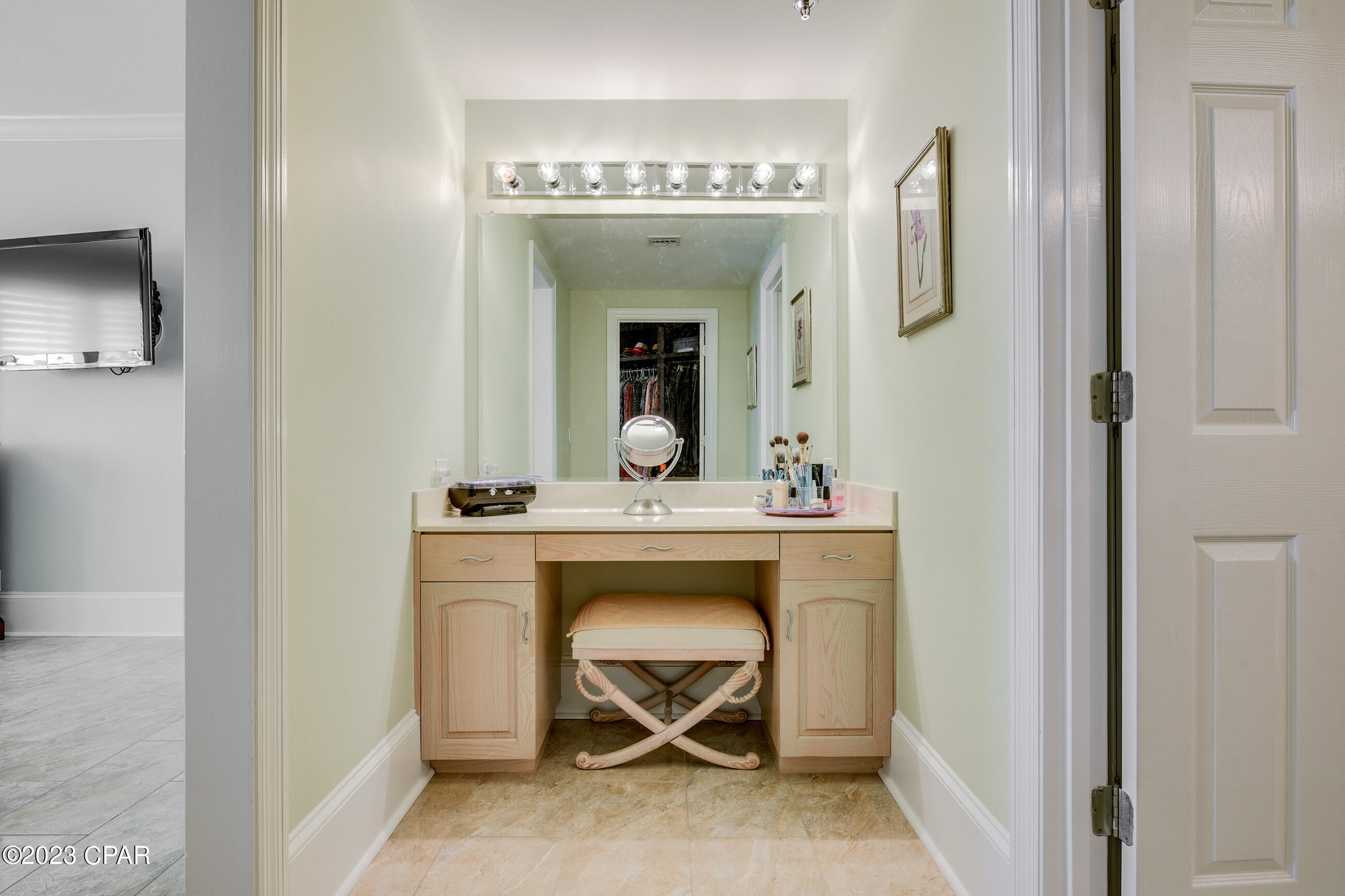 Summerwinds Condo - Residential