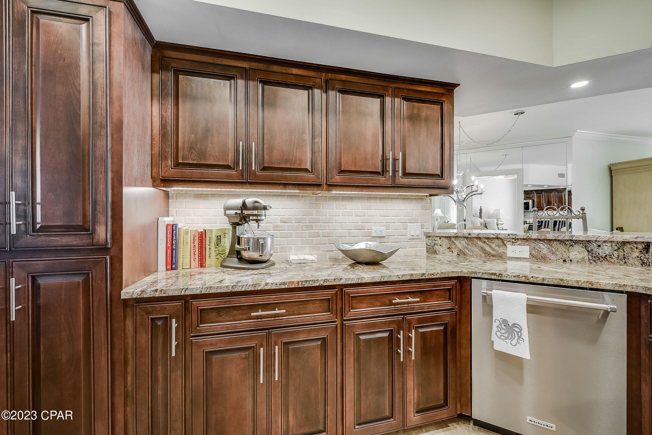 Summerwinds Condo - Residential