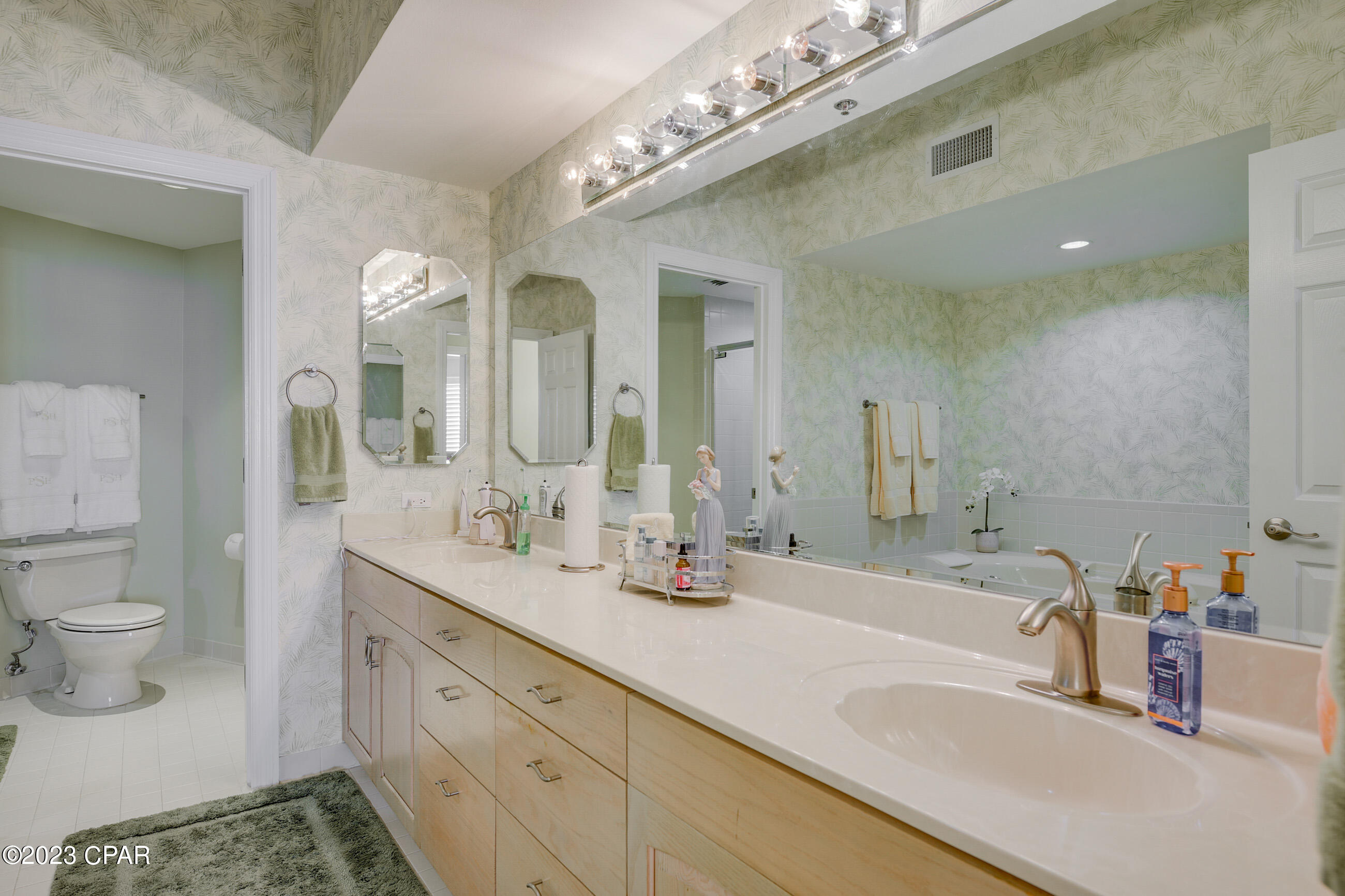 Summerwinds Condo - Residential