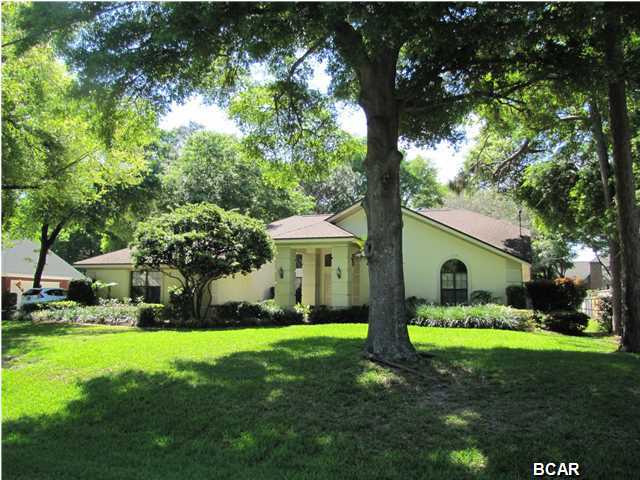 Exceptionally well maintained Kings Point home with a beautiful in ground pool and expansive enclosure area. Amazing mature landscaping. This spacious home has everything you could need to entertain large family and friends gatherings. Ample living space that features a large formal living and dining area. A huge family room that is open to the kitchen and breakfast area. The family room has a fireplace and built in shelving. There are 3 sets of triple sliding glass doors that will open all the living space to the pool enclosure. What a fantastic flow of space. Split bedroom plan. The 4th bedroom has its own on suite bathroom. Master bedroom is on the far side of the house, has an incredible sized bathroom, double vanity, Jacuzzi tub and a huge walk in closet. Access again to the pool area from the master via a set of triple sliding glass doors. This lovely house sits on a 1/2 acre of land. The side entry double car garage is private. Take a tour through the pictures and call your Realtor today for a private showing.