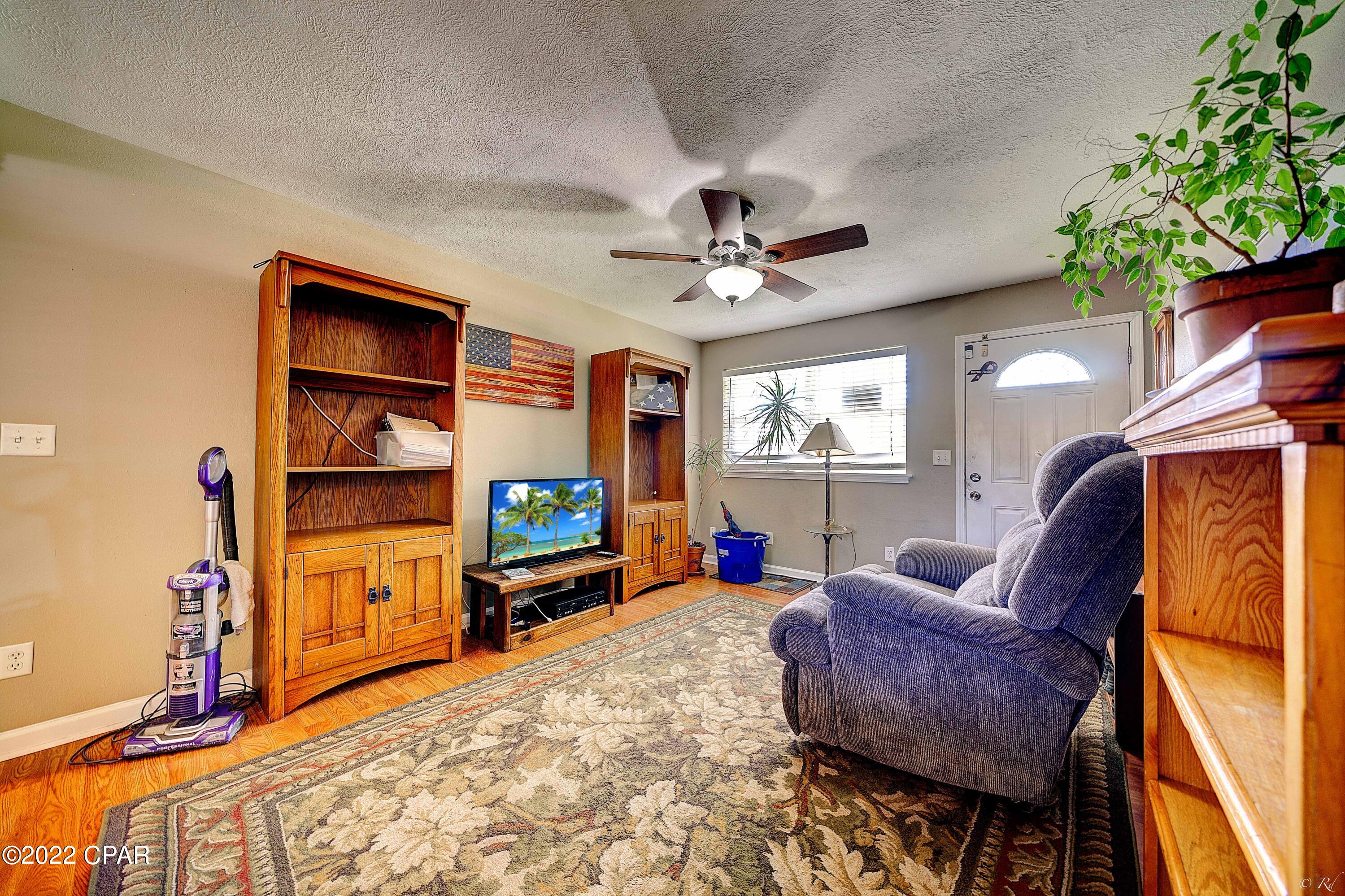 Hentz 1st Add Unit B - Residential