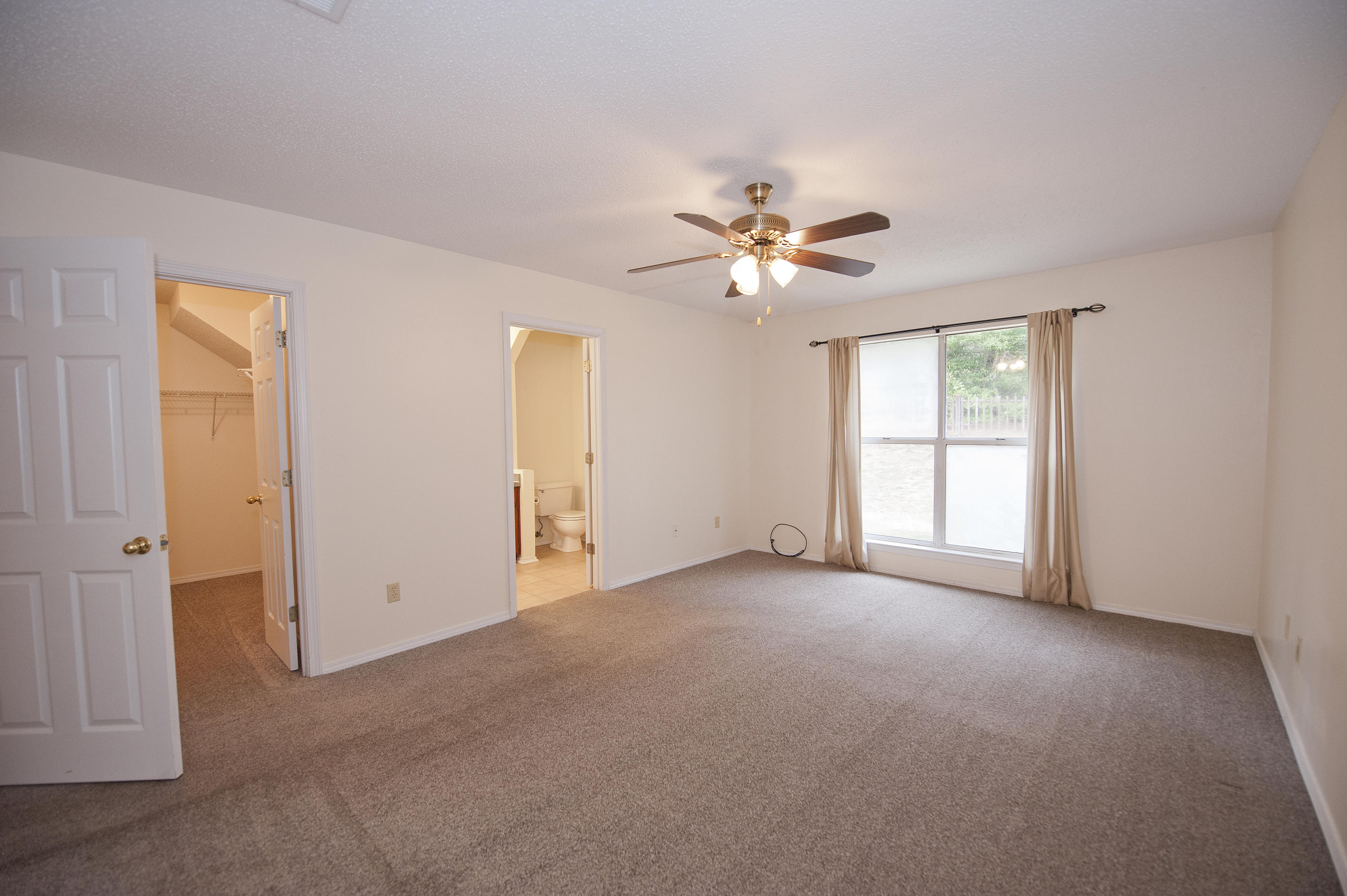 COLLEGE OAKS - Residential