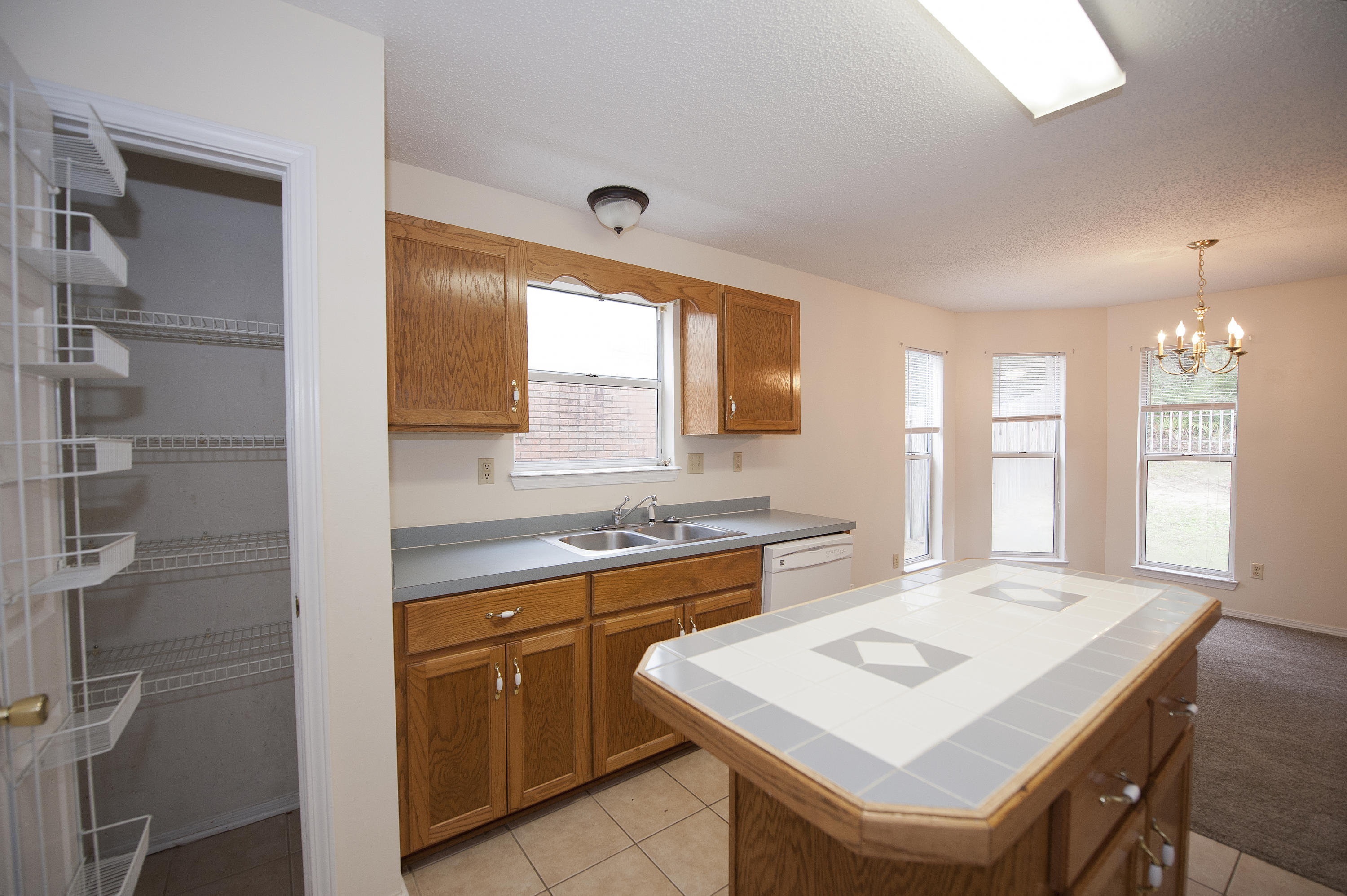 COLLEGE OAKS - Residential
