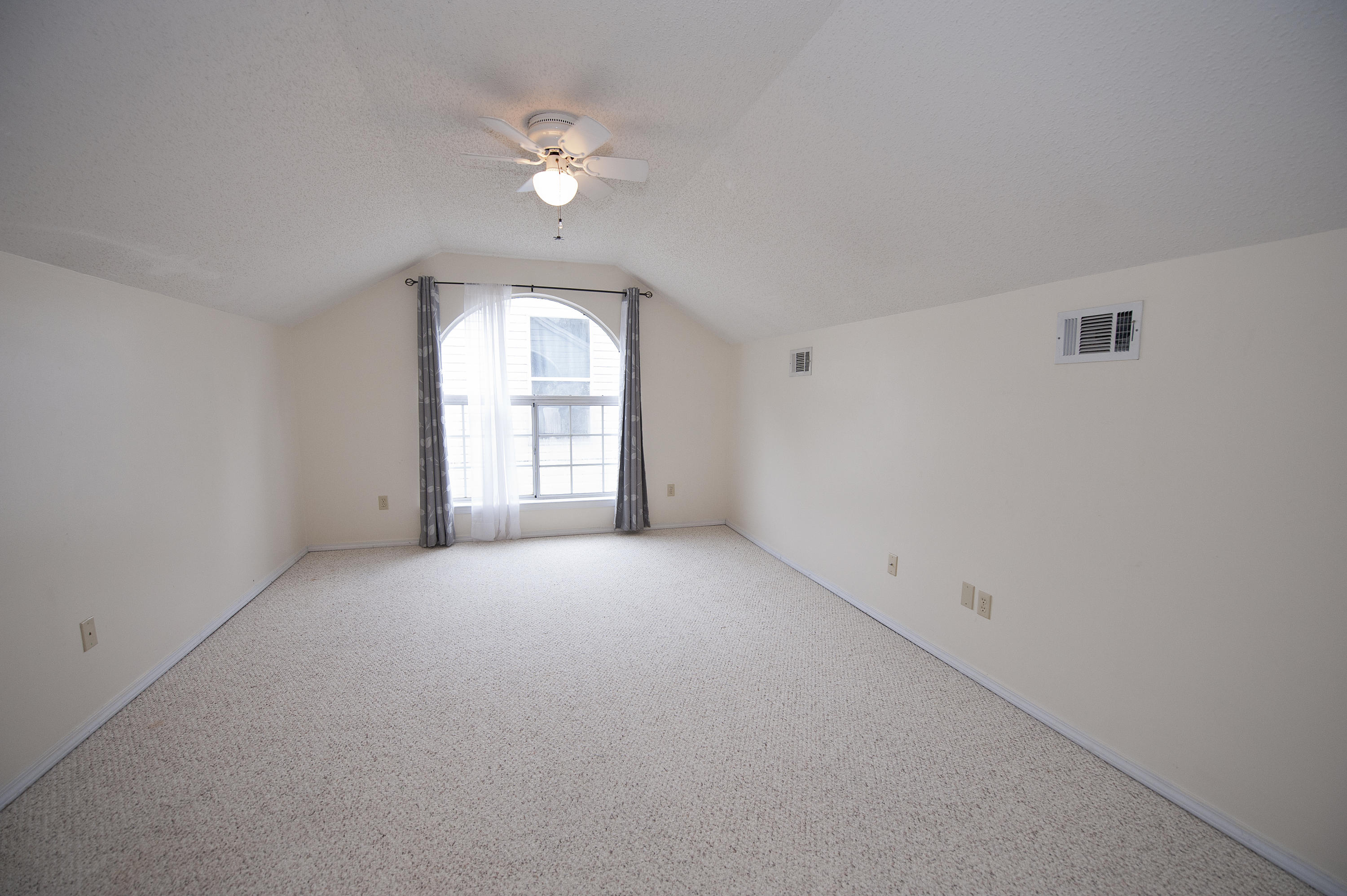 COLLEGE OAKS - Residential