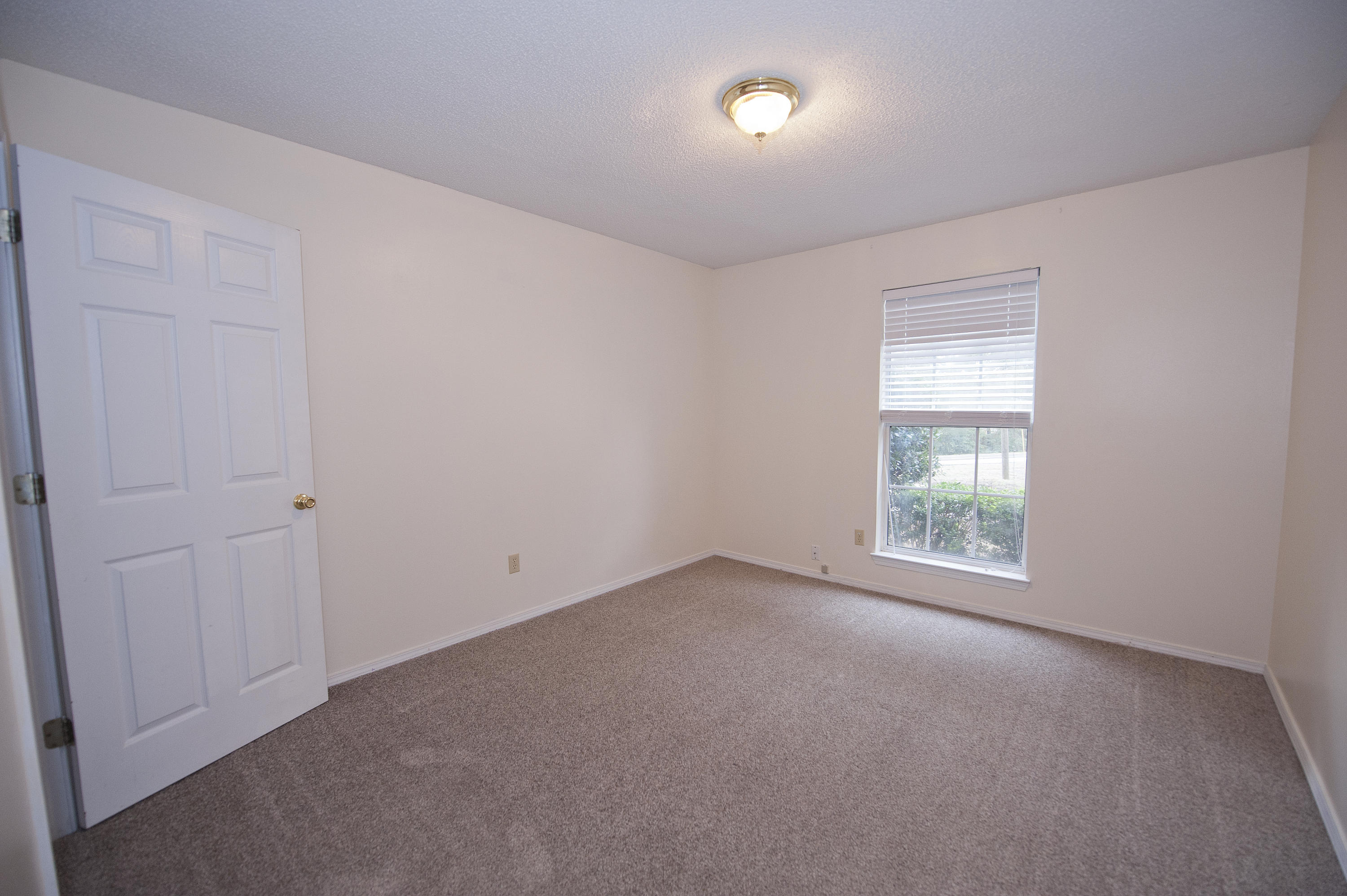 COLLEGE OAKS - Residential