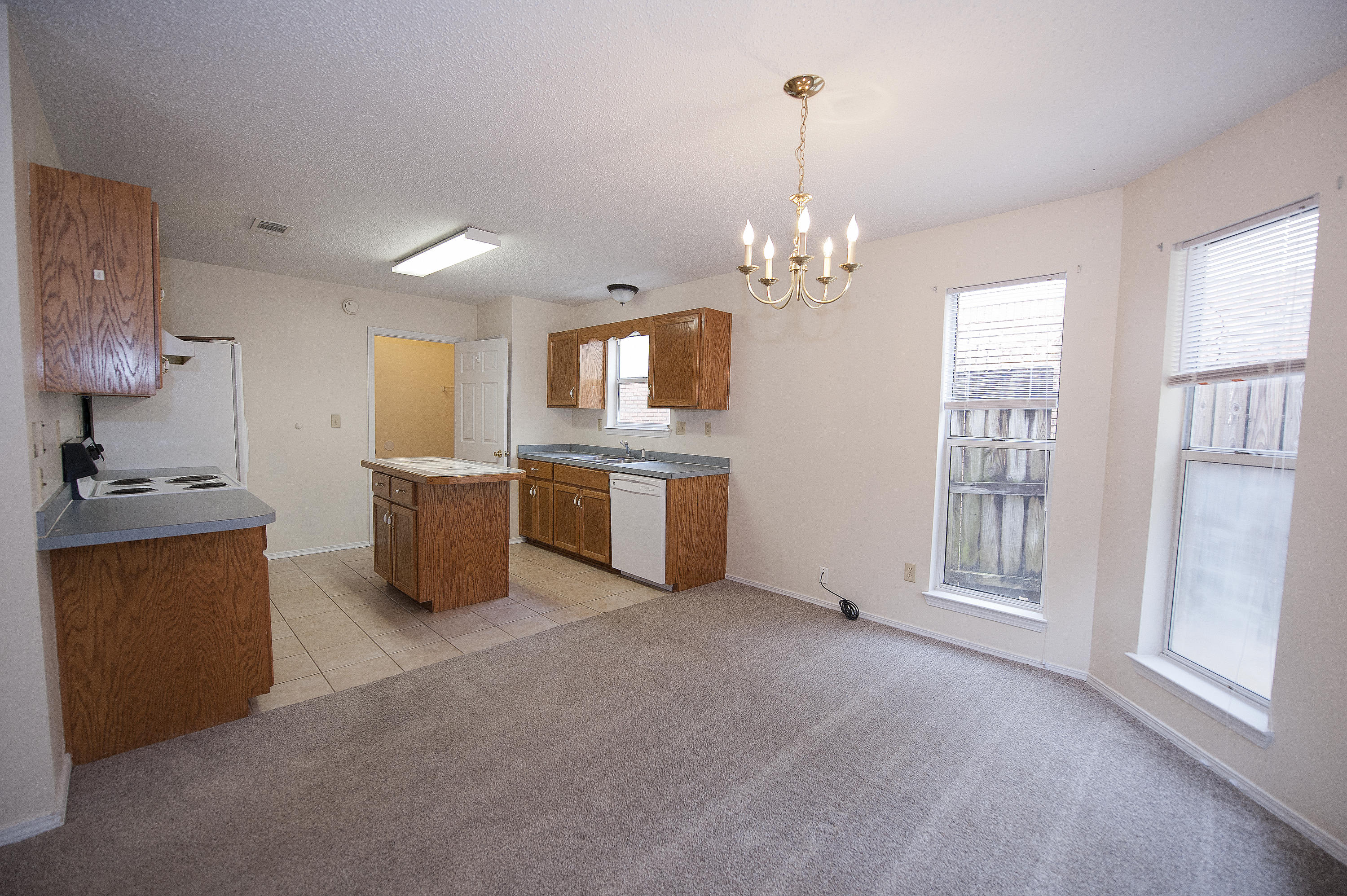 COLLEGE OAKS - Residential