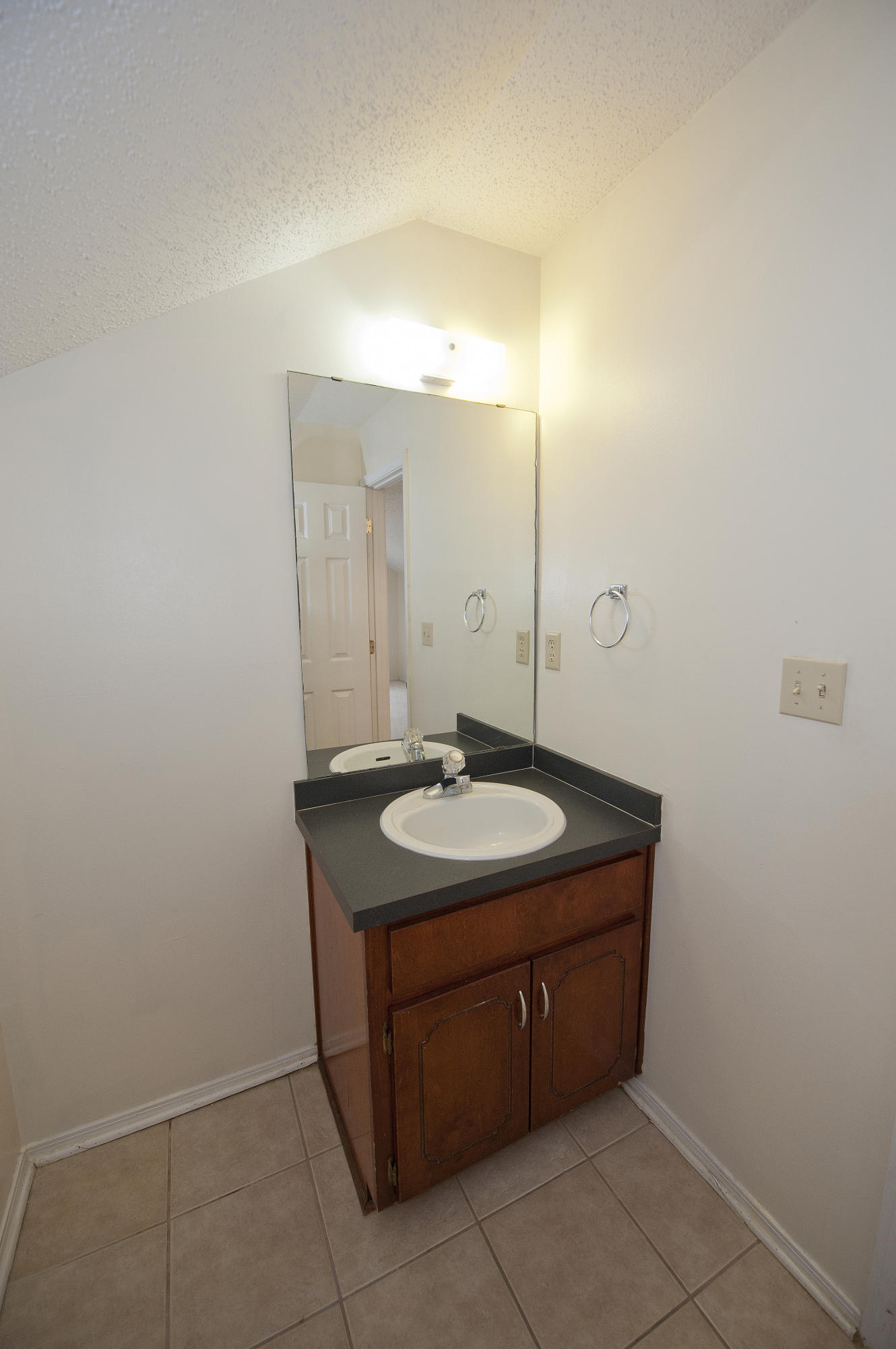 COLLEGE OAKS - Residential