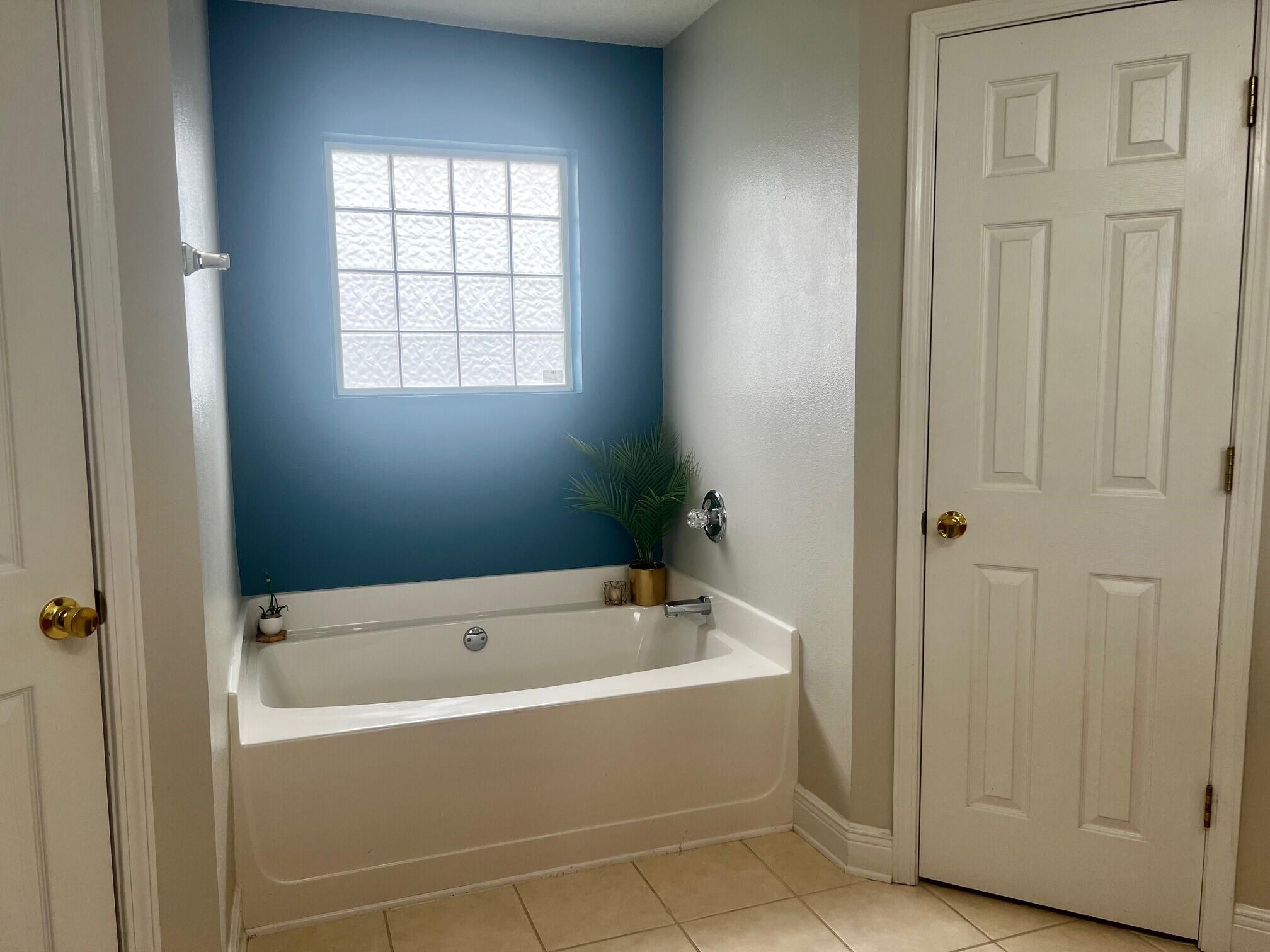 COUNTRYVIEW ESTATES 10TH ADDN - Residential Lease