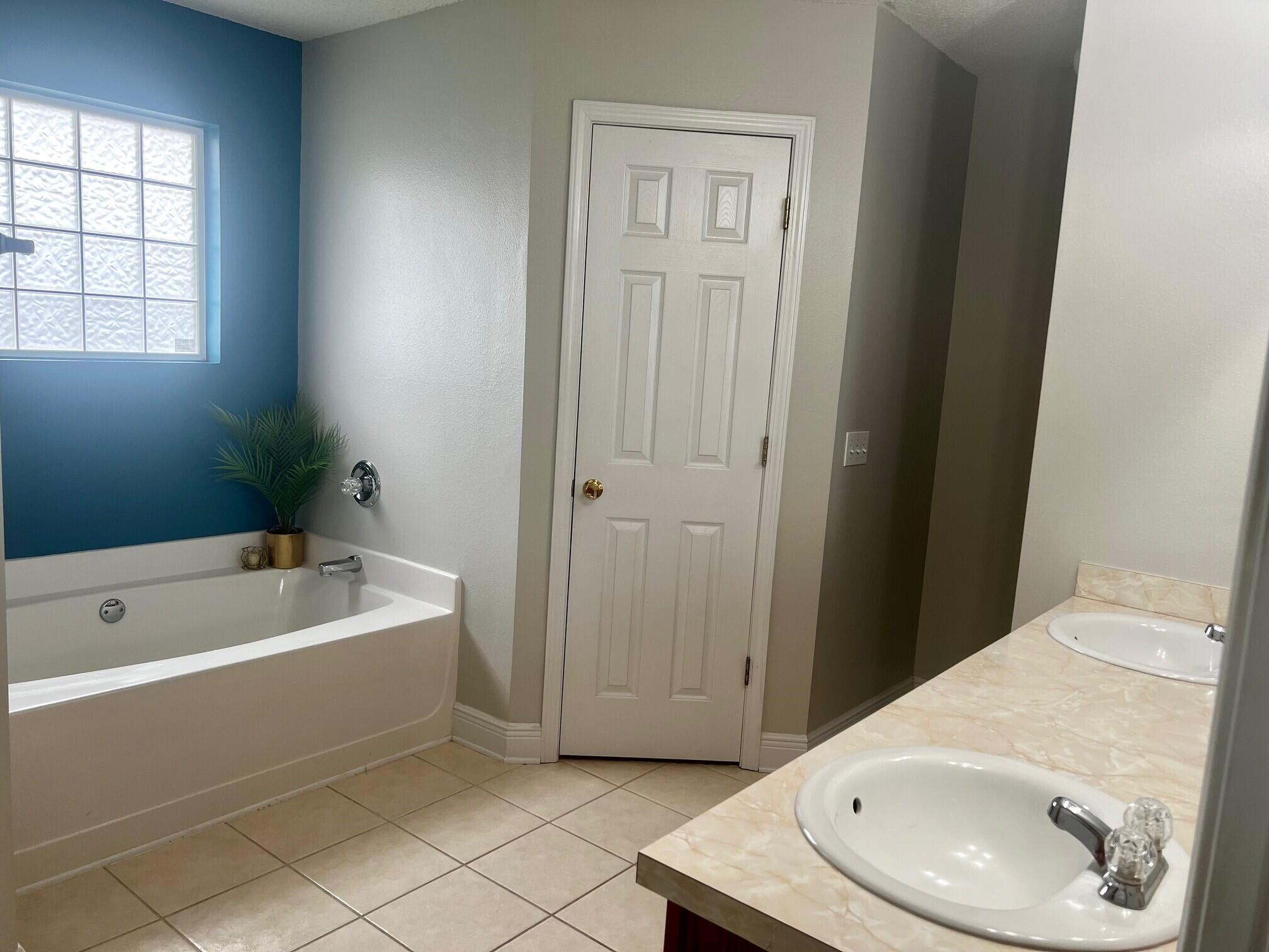 COUNTRYVIEW ESTATES 10TH ADDN - Residential Lease