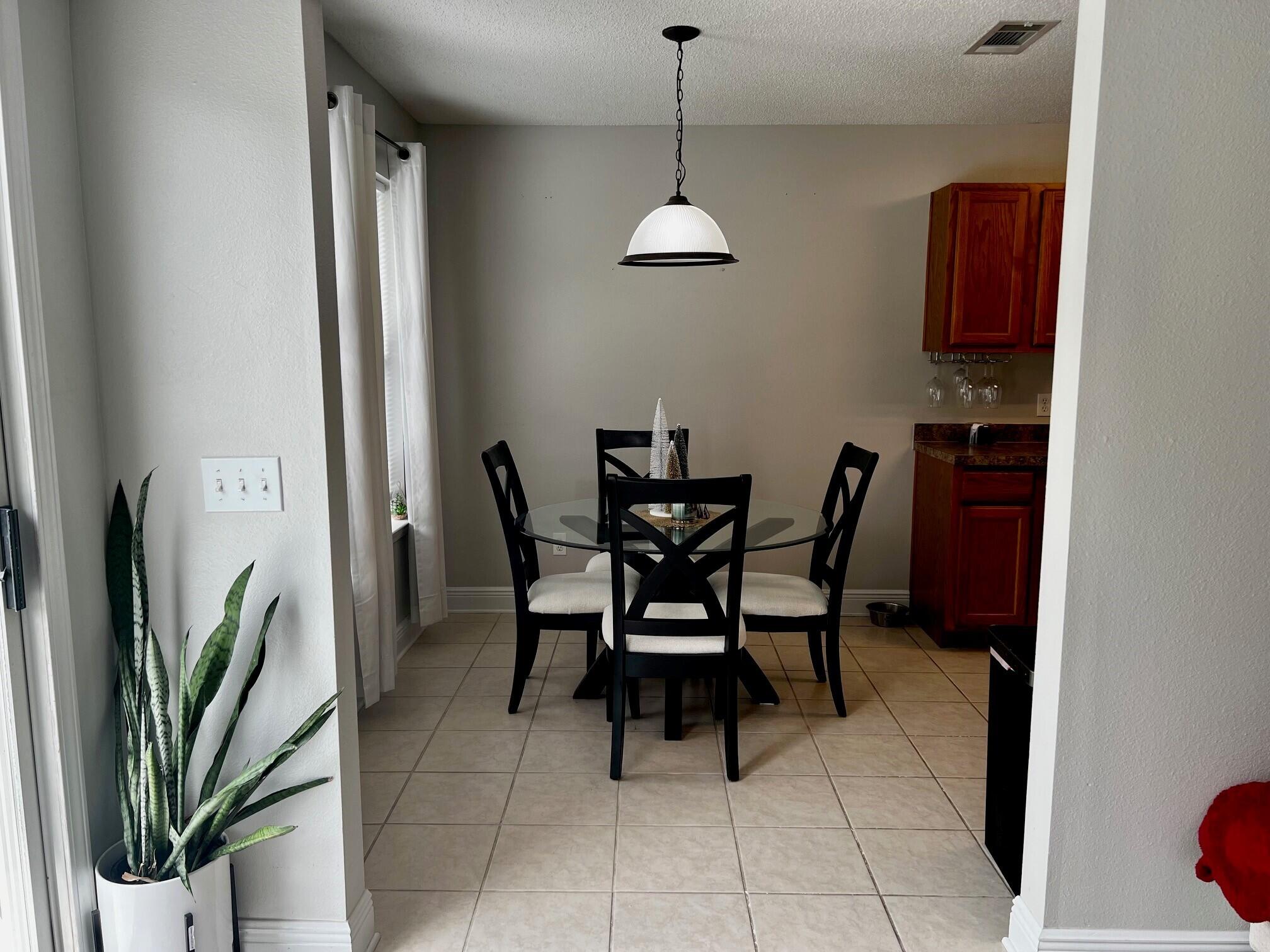 COUNTRYVIEW ESTATES 10TH ADDN - Residential Lease
